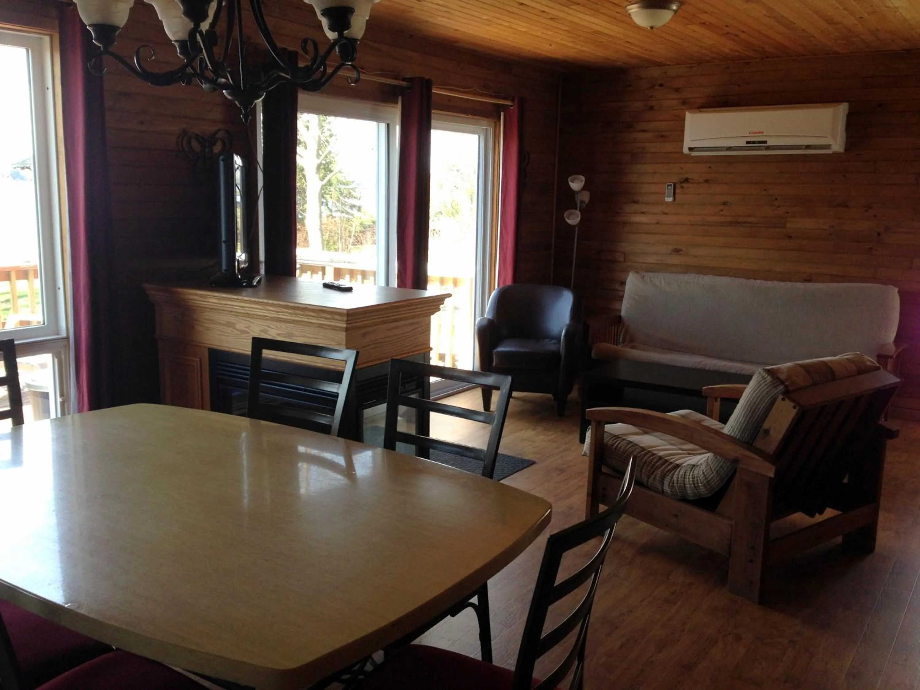 Living room in Merland Park Cottages and Motel