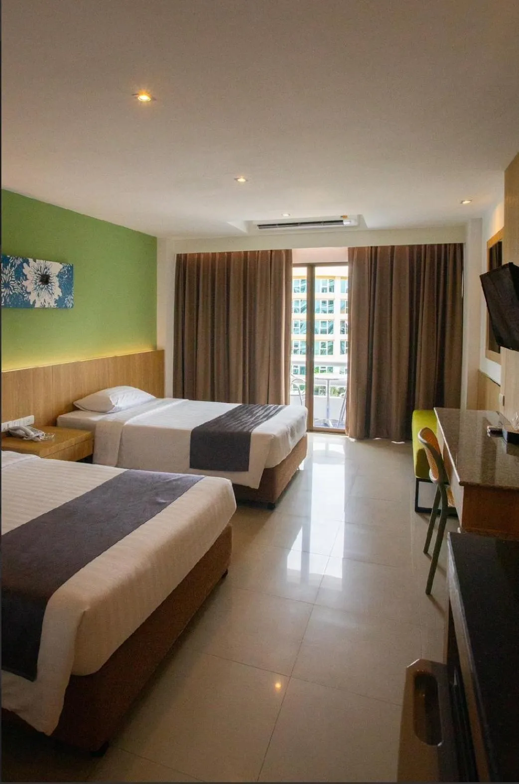 Bed in Royal Palace Hotel