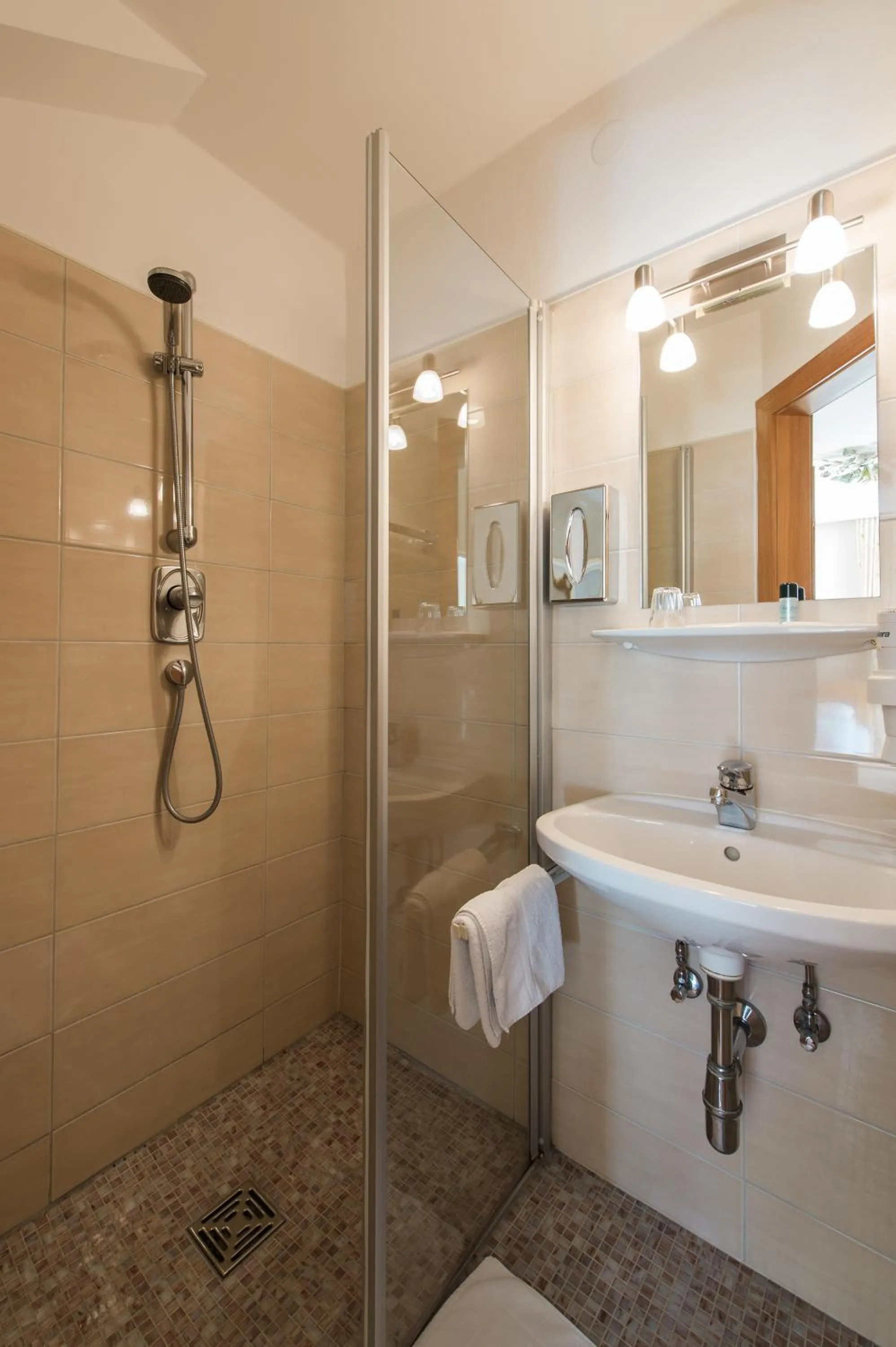 Photo of the whole room in Gasthof Hotel Hauslwirt