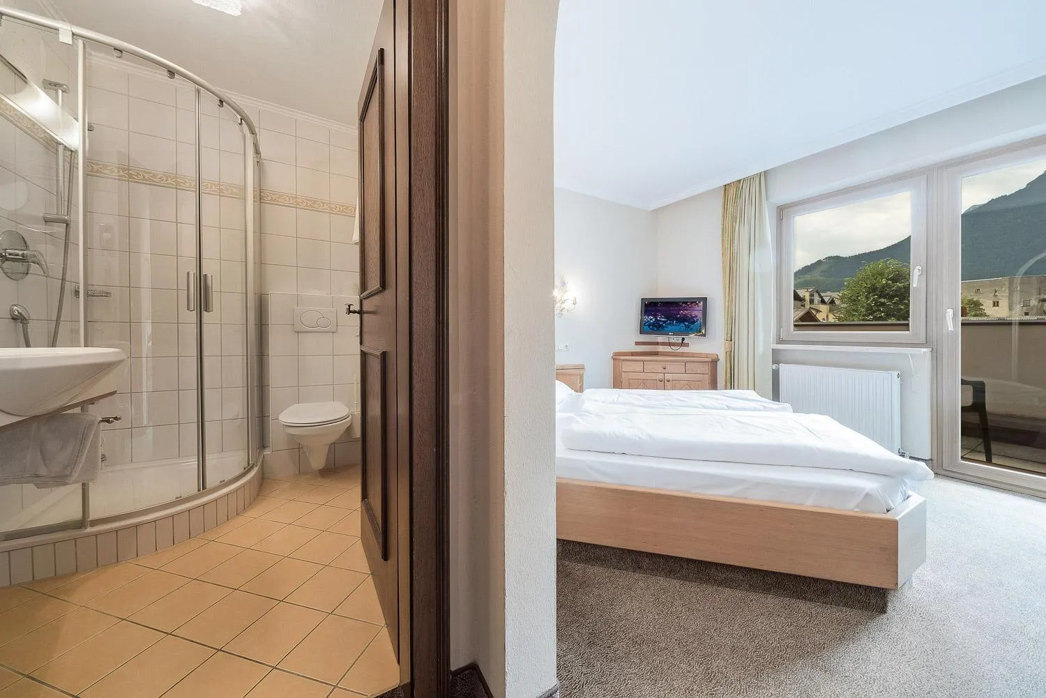 Photo of the whole room, Bed in Gasthof Hotel Hauslwirt