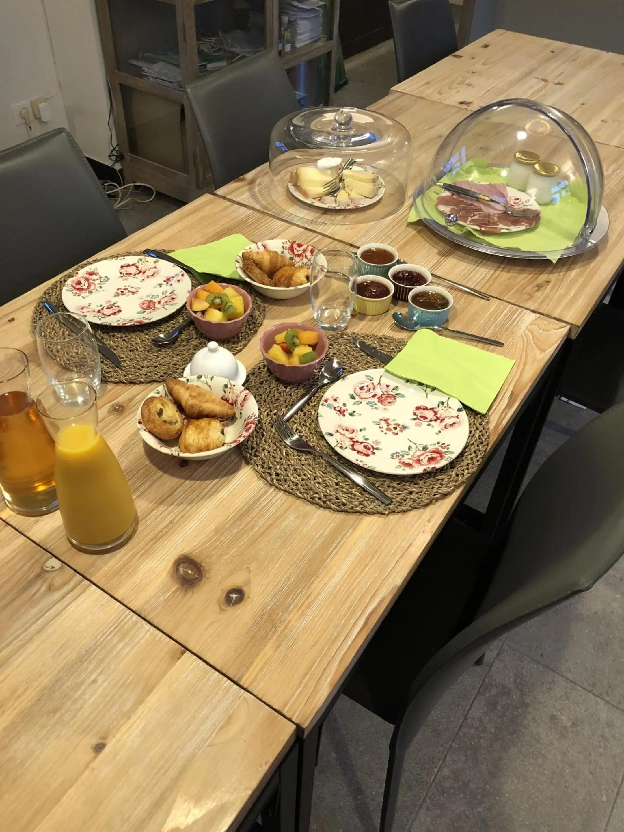 Kitchen or kitchenette in Aux Herbes Hautes