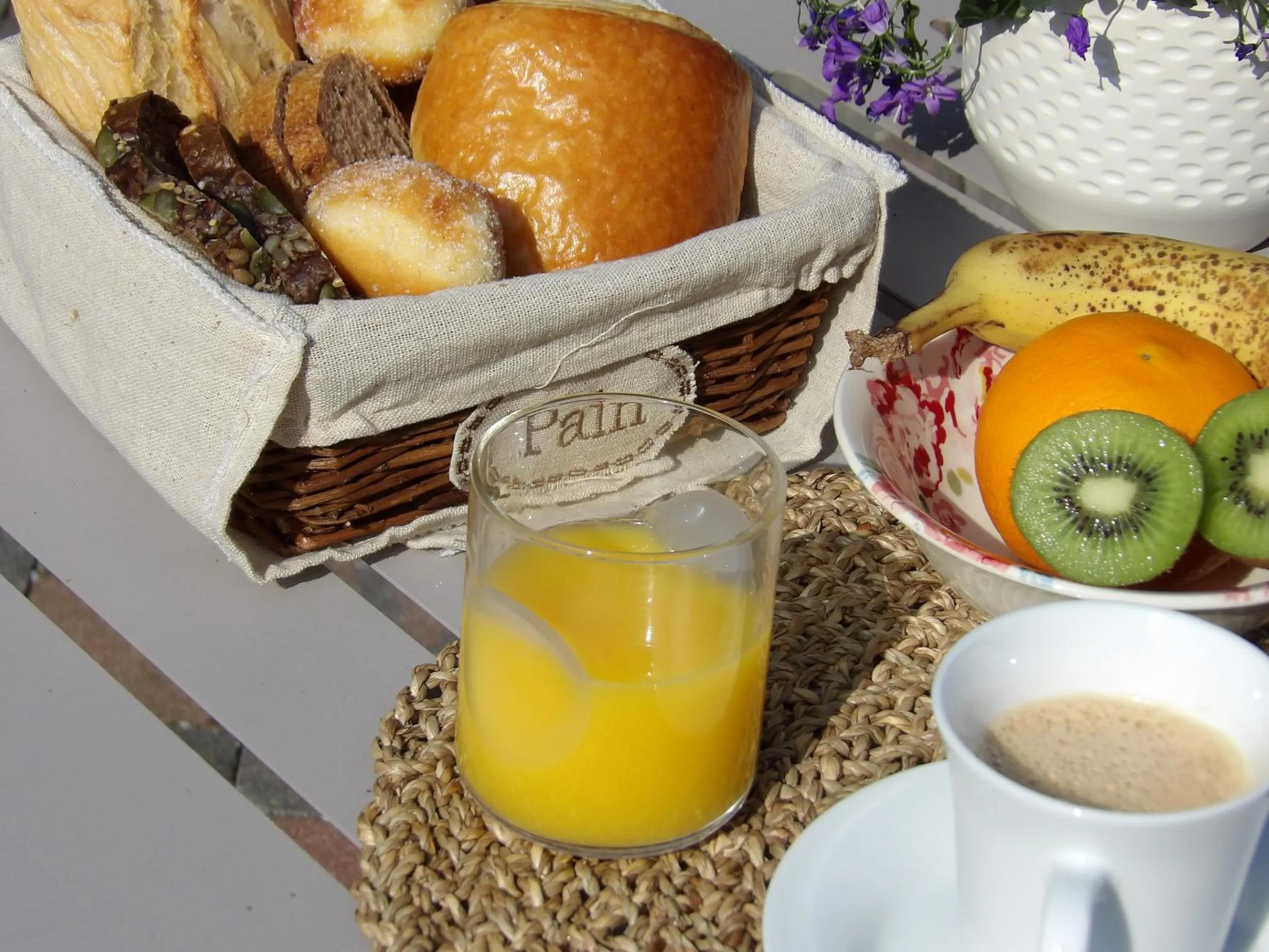 Food and drinks in Aux Herbes Hautes