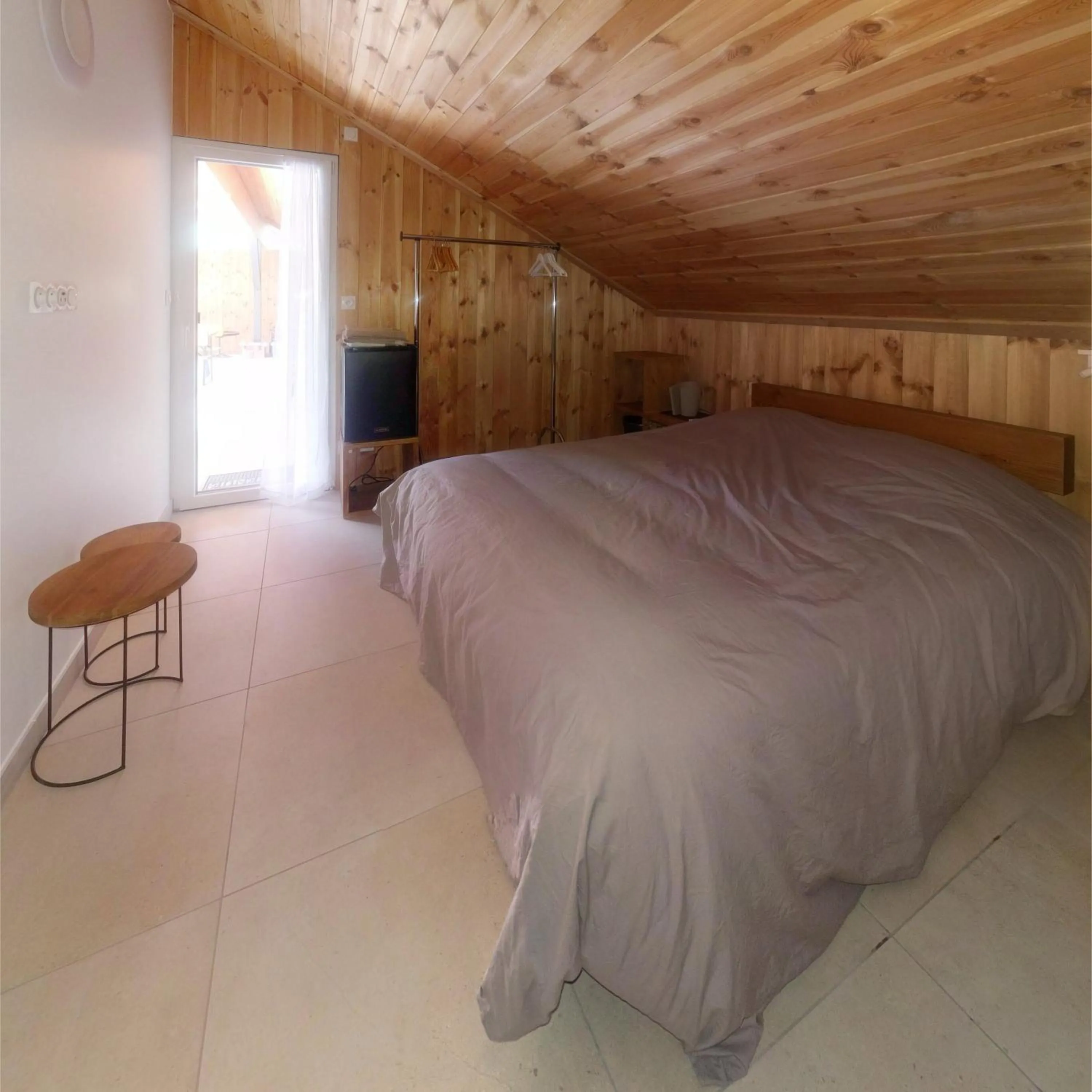 Bedroom, Bed in Chalet Les Cols - Chambres avec terrasse & jardin - proche de la nouvelle gare