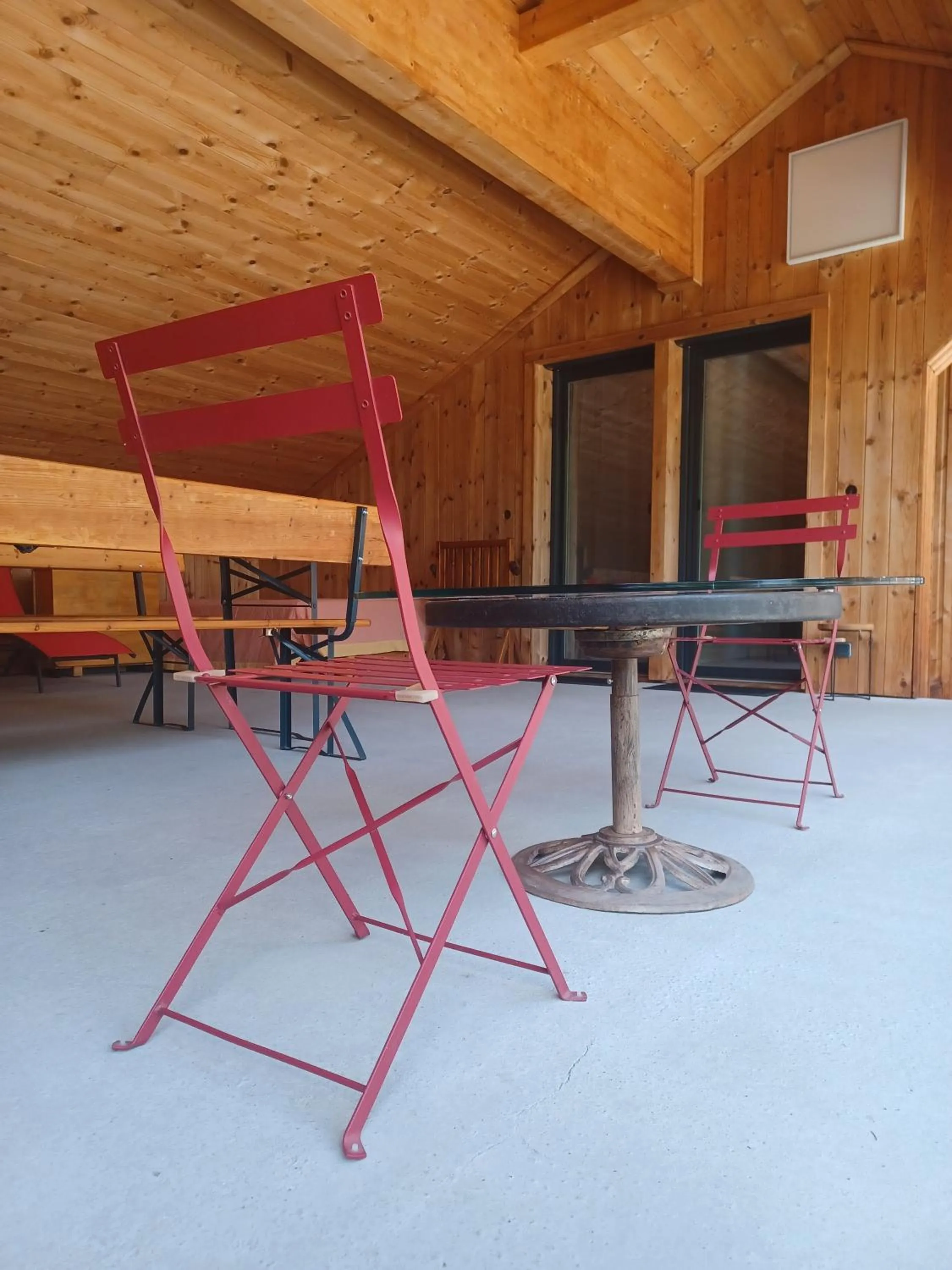 Patio in Chalet Les Cols - Chambres avec terrasse & jardin - proche de la nouvelle gare