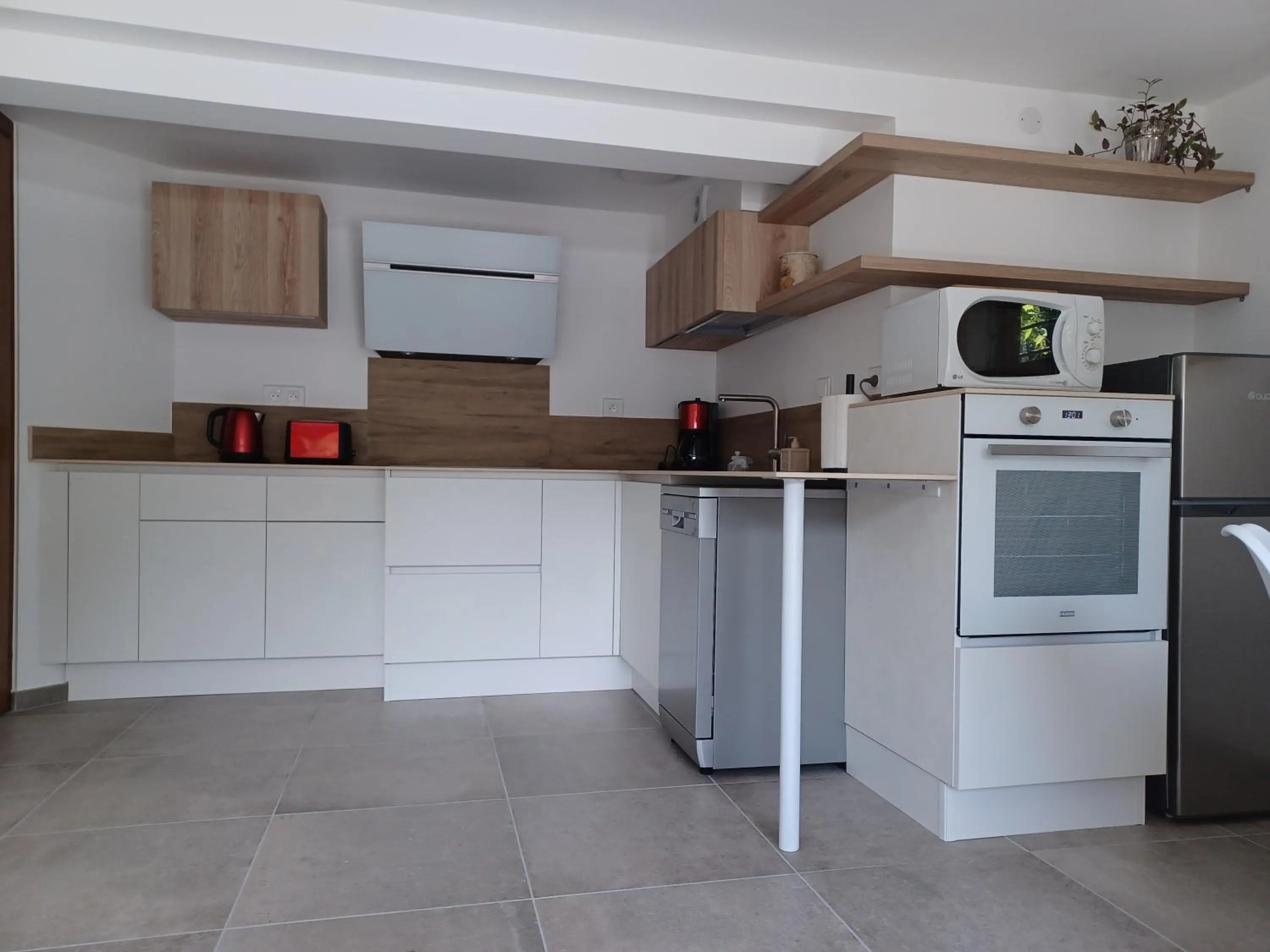 kitchen in Chalet Les Cols - Chambres avec terrasse & jardin - proche de la nouvelle gare