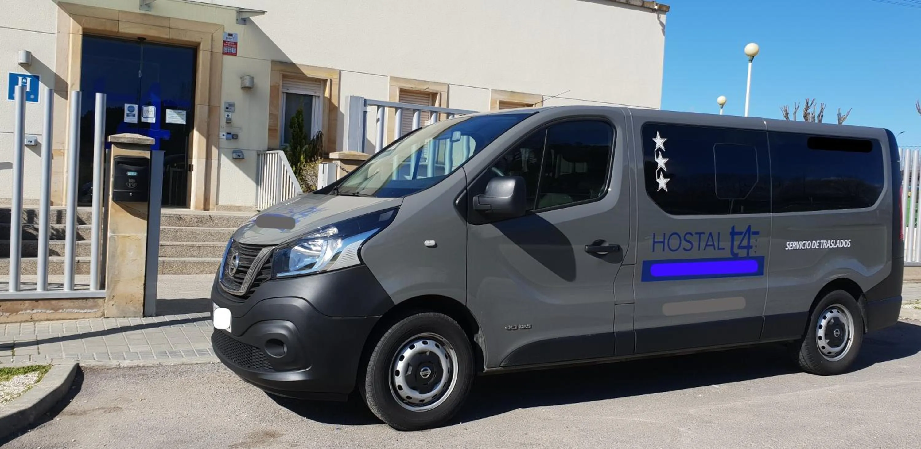 Property building in Hostal T4