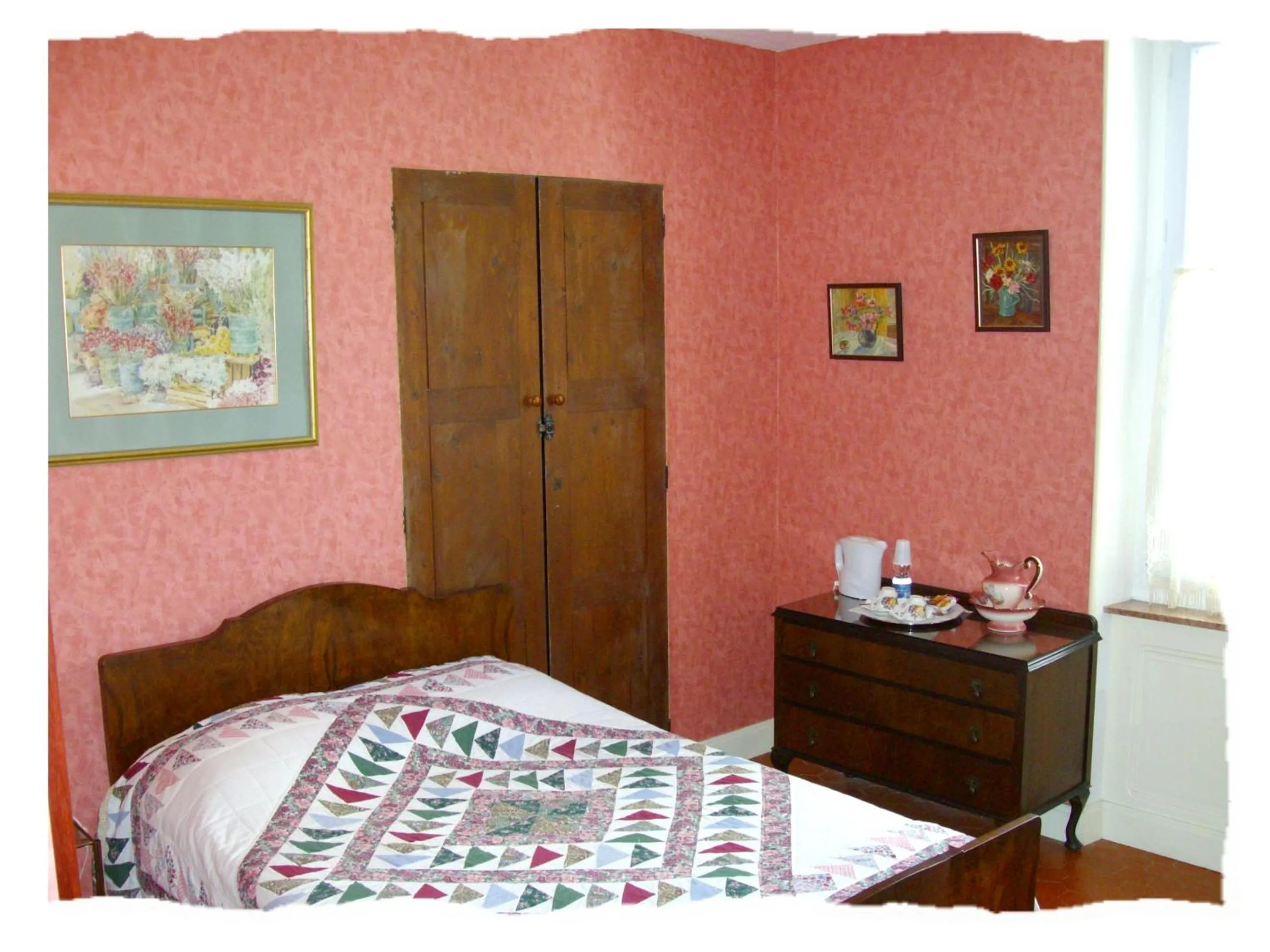 Bed in Maison St Georges