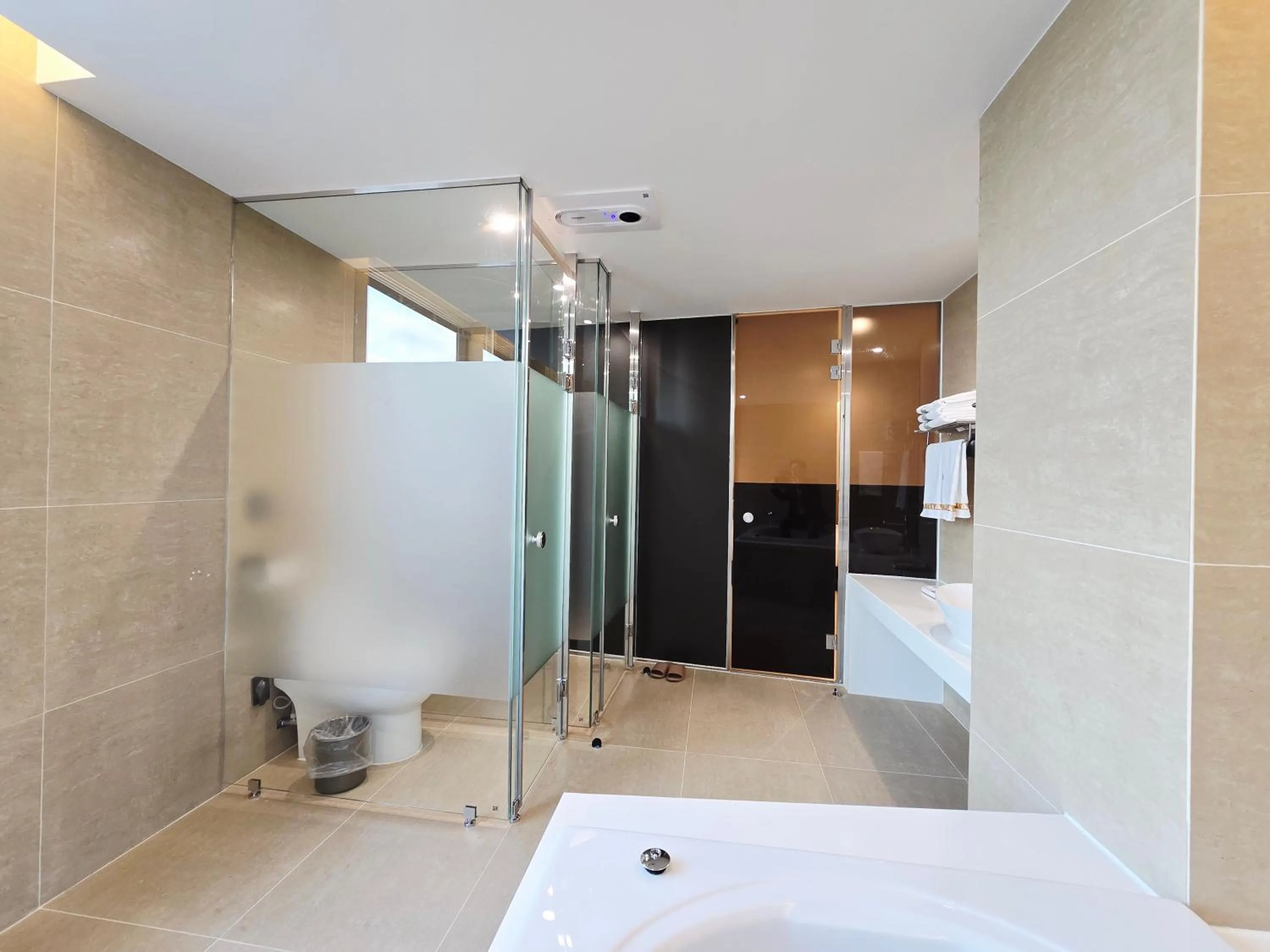 Tria Business & Boutique Hotel