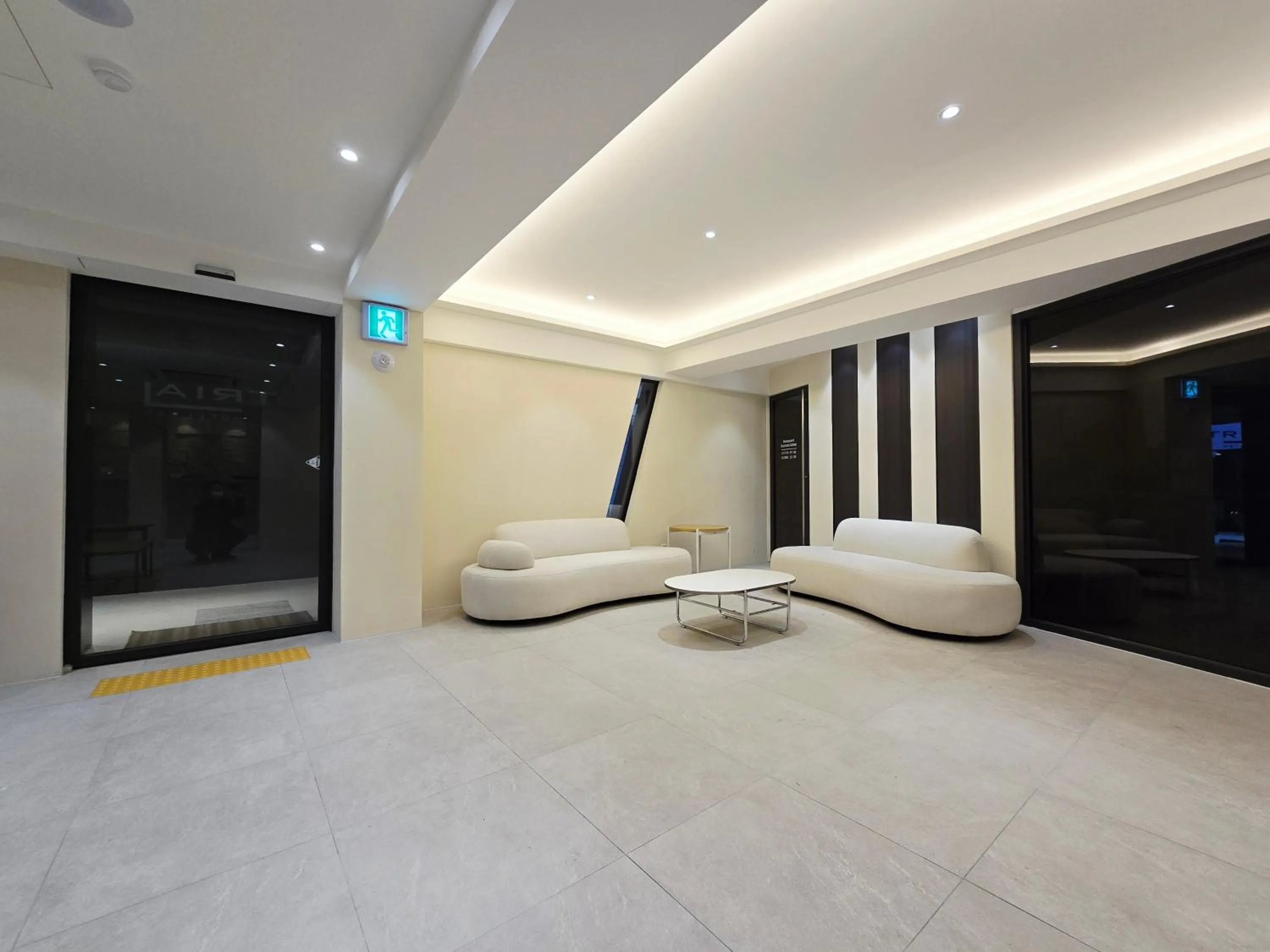 Tria Business & Boutique Hotel