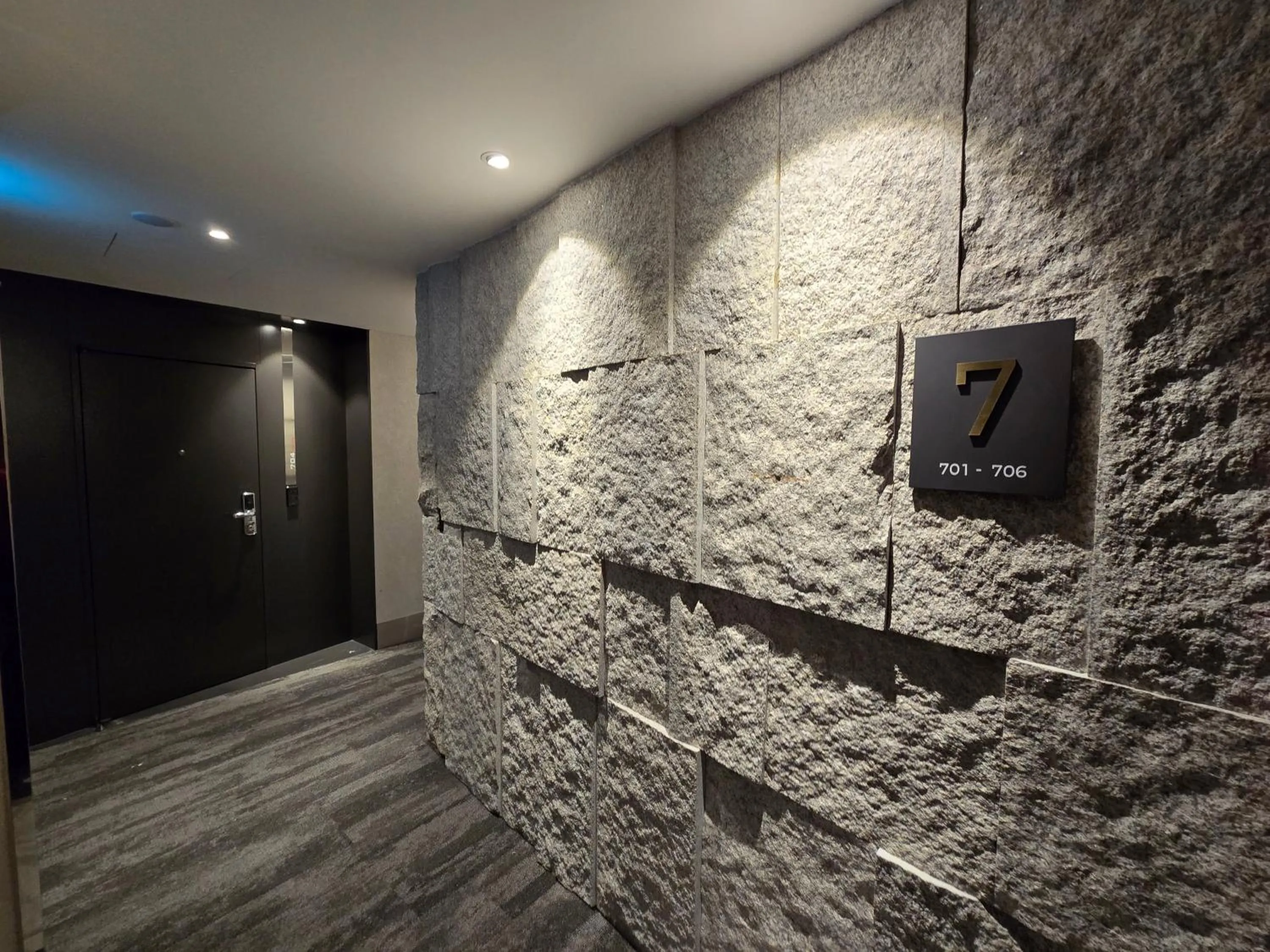 Tria Business & Boutique Hotel