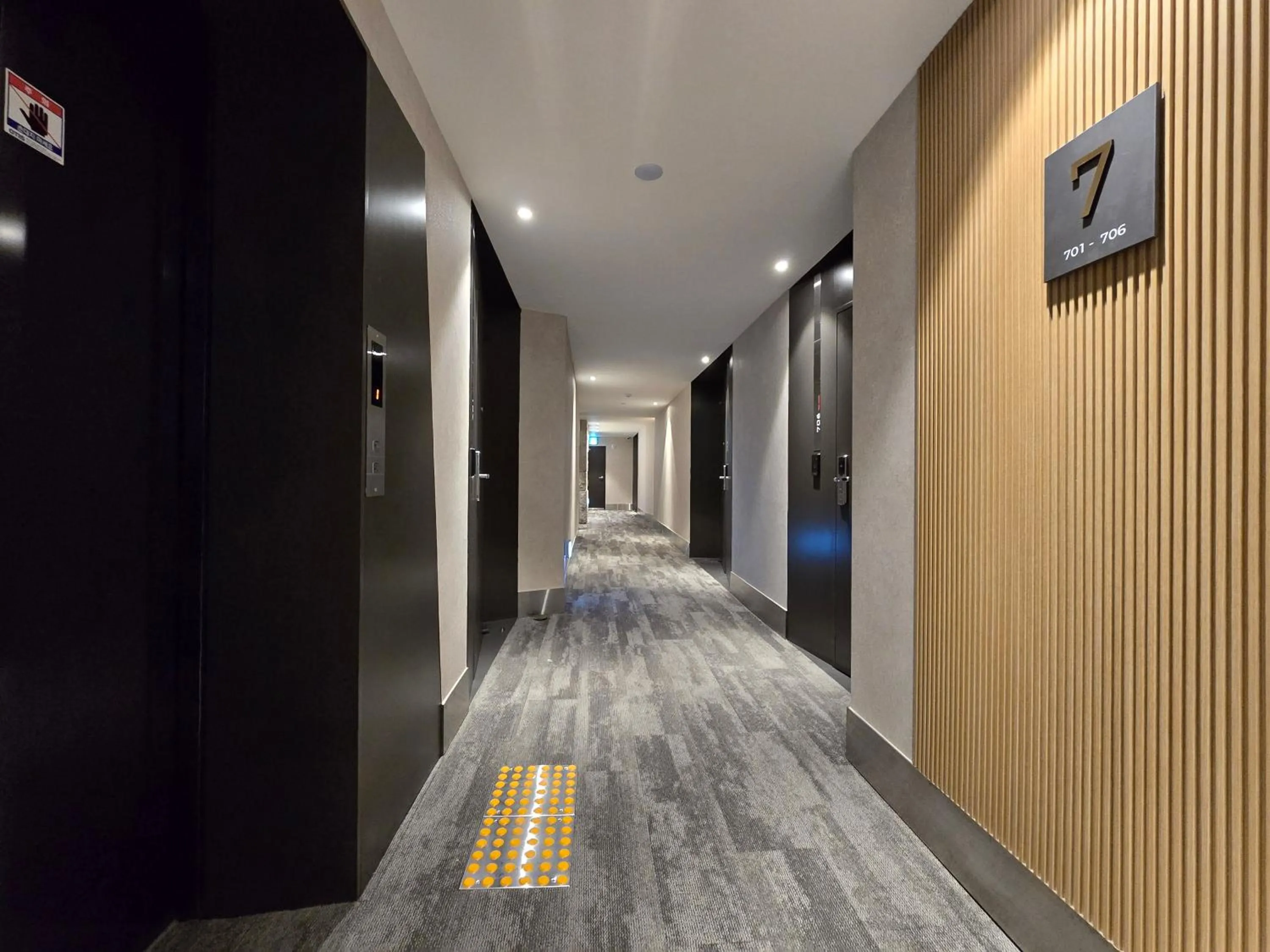 Tria Business & Boutique Hotel