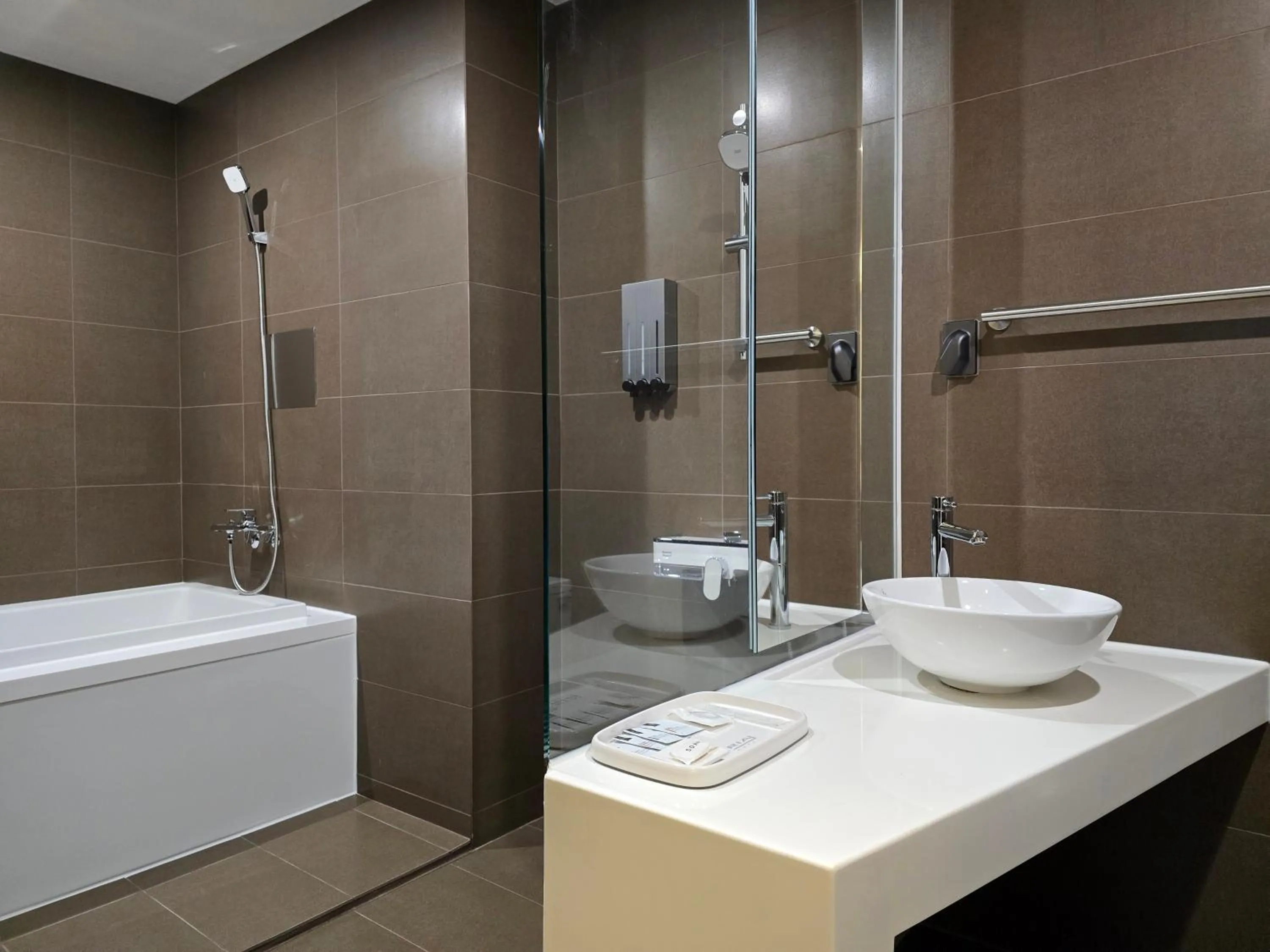 Tria Business & Boutique Hotel