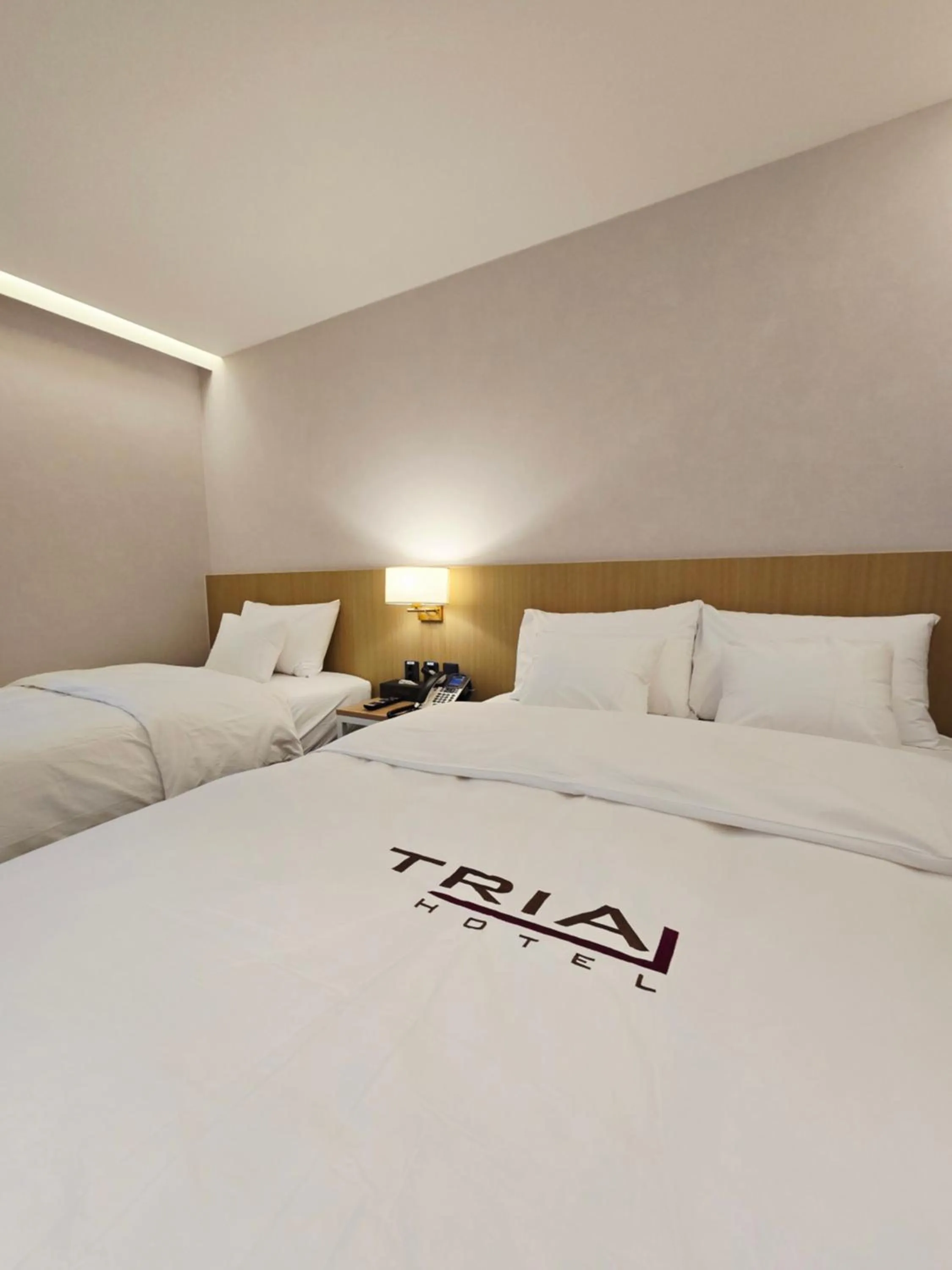 Bed in Tria Business & Boutique Hotel