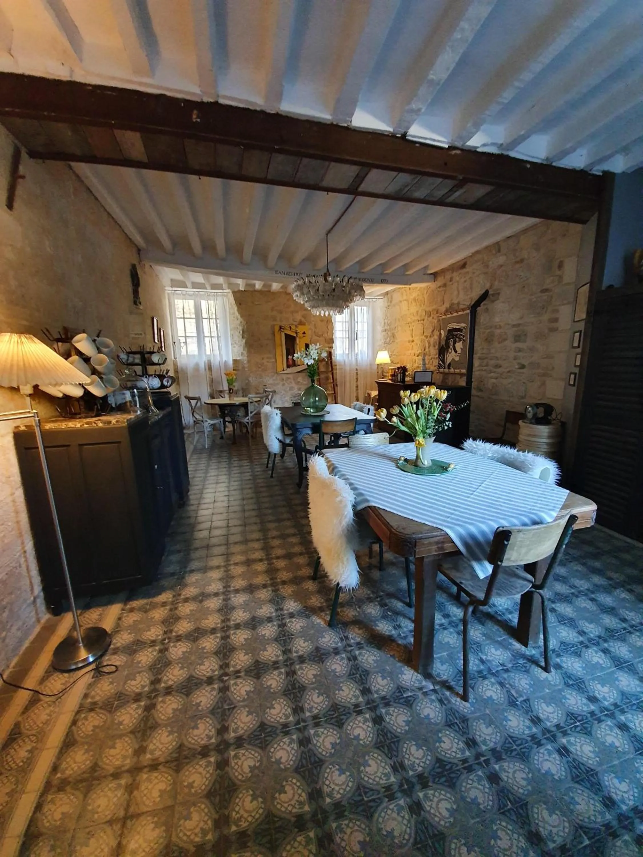 Dining area in Il Etait Une Fois