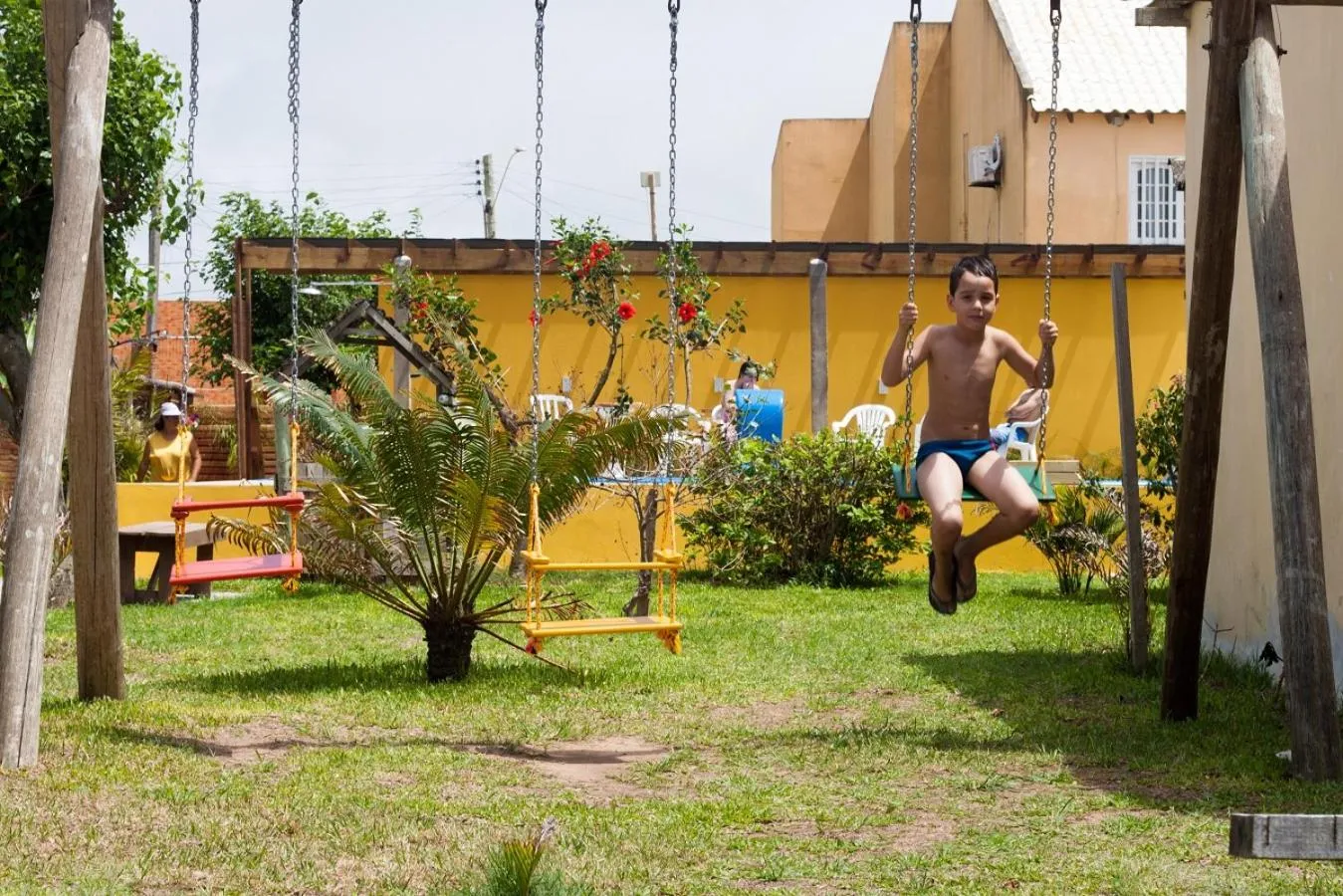 children in Pousada do Mar