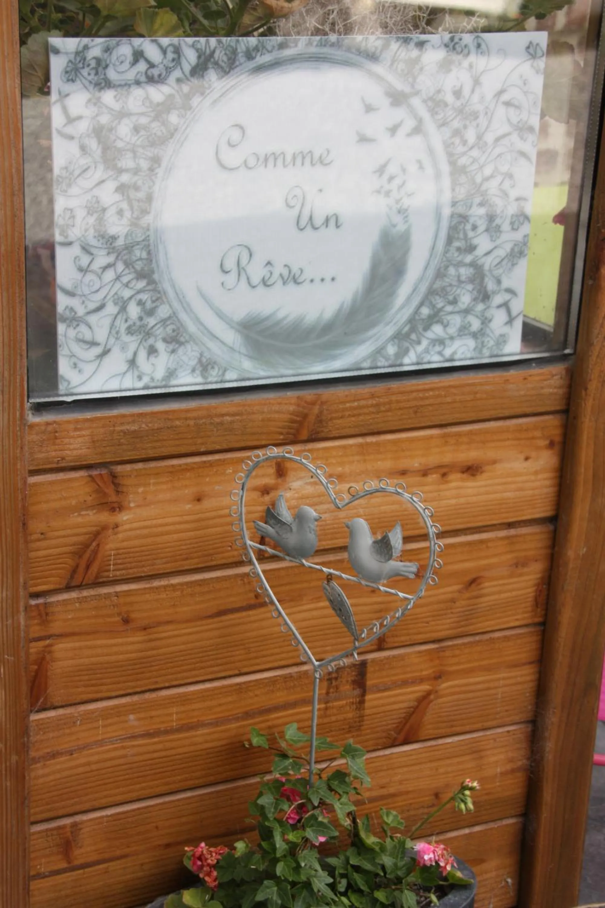 Property logo or sign in Comme un Rêve