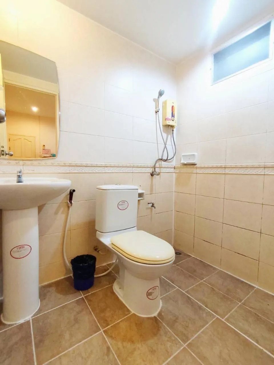 Shower in Jaroonwej Bangsaen