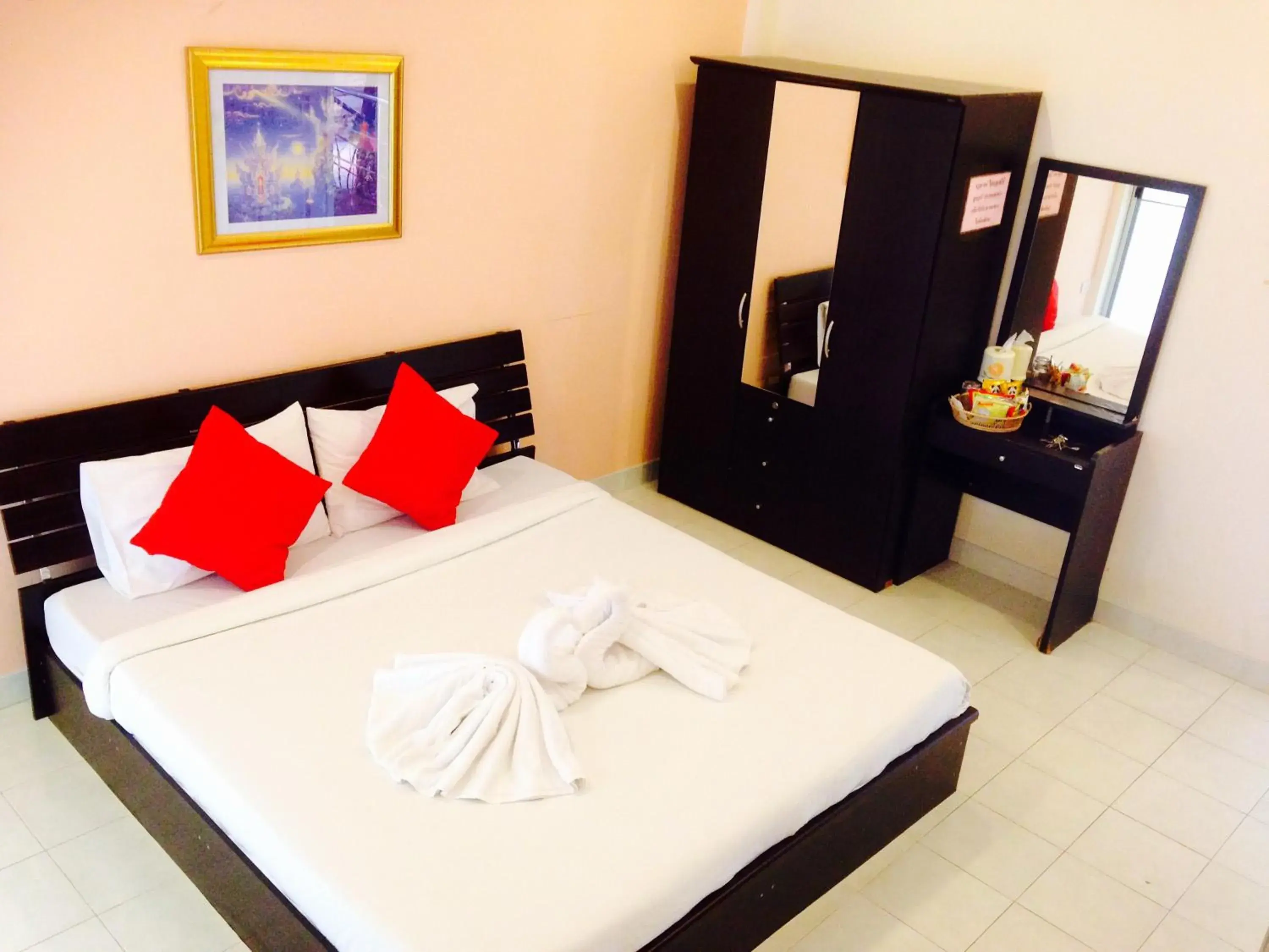 Photo of the whole room, Bed in Jaroonwej Bangsaen Photo of the whole room, Bed in Jaroonwej Bangsaen