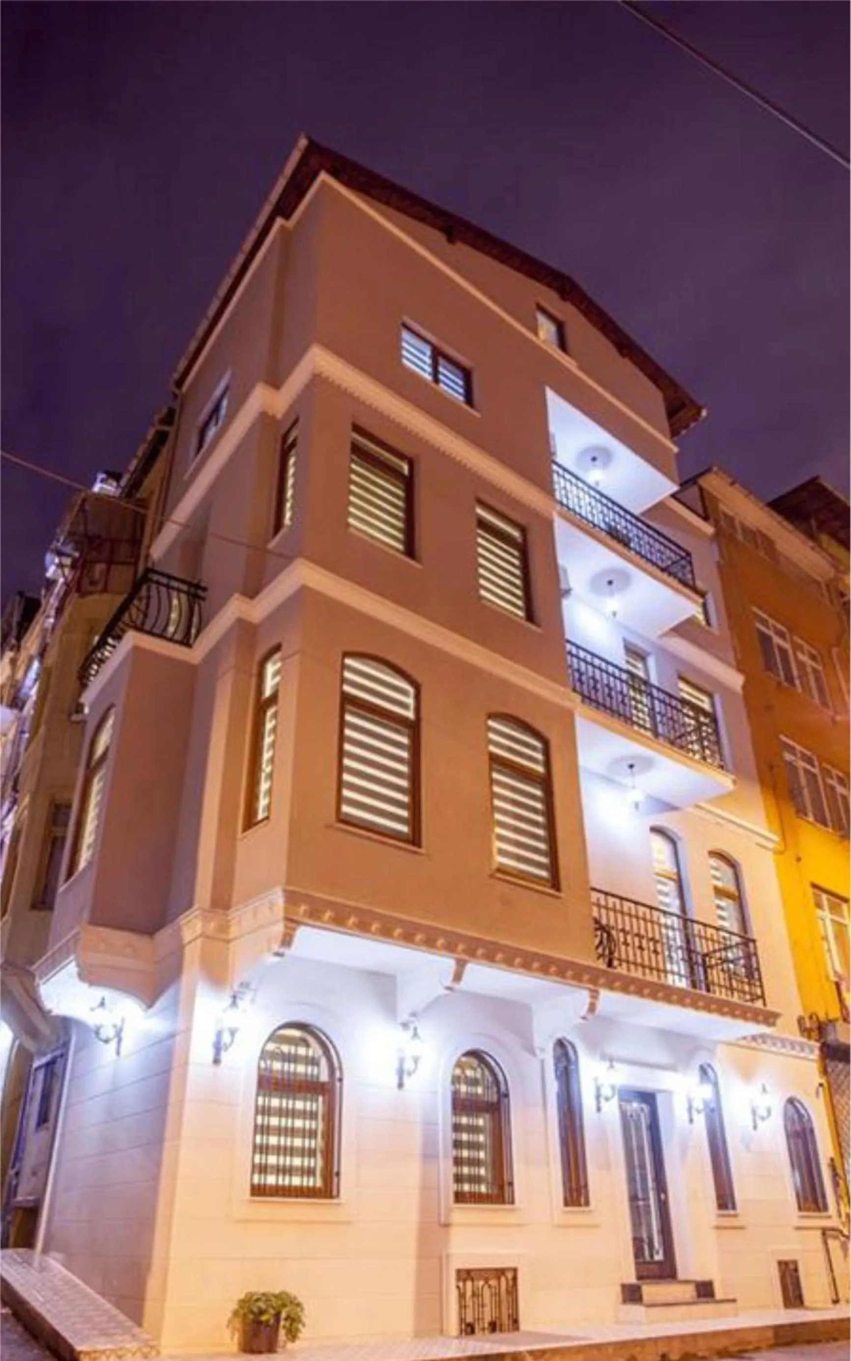 Property building in Taksim Sem House