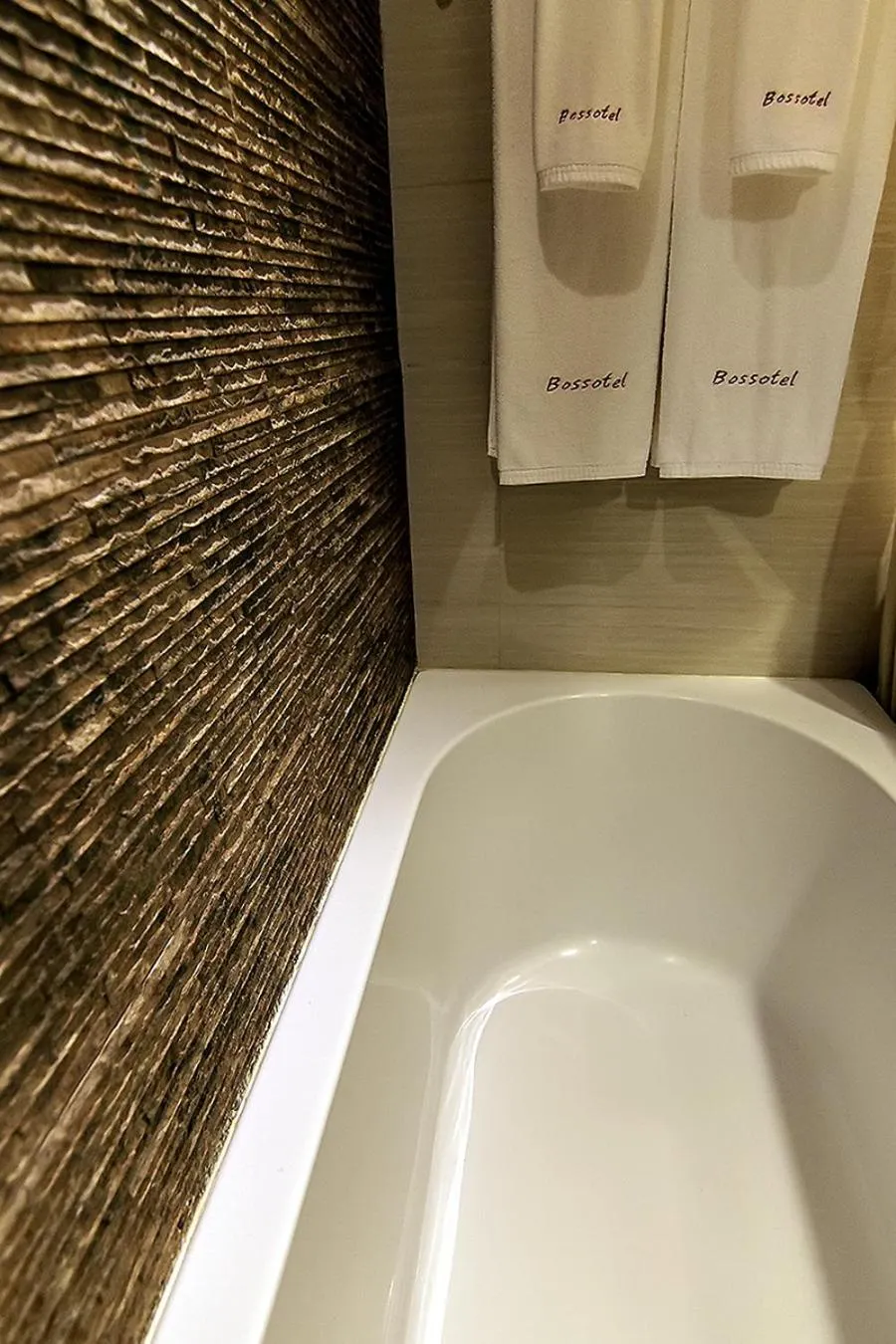 Shower in Bossotel Bangkok