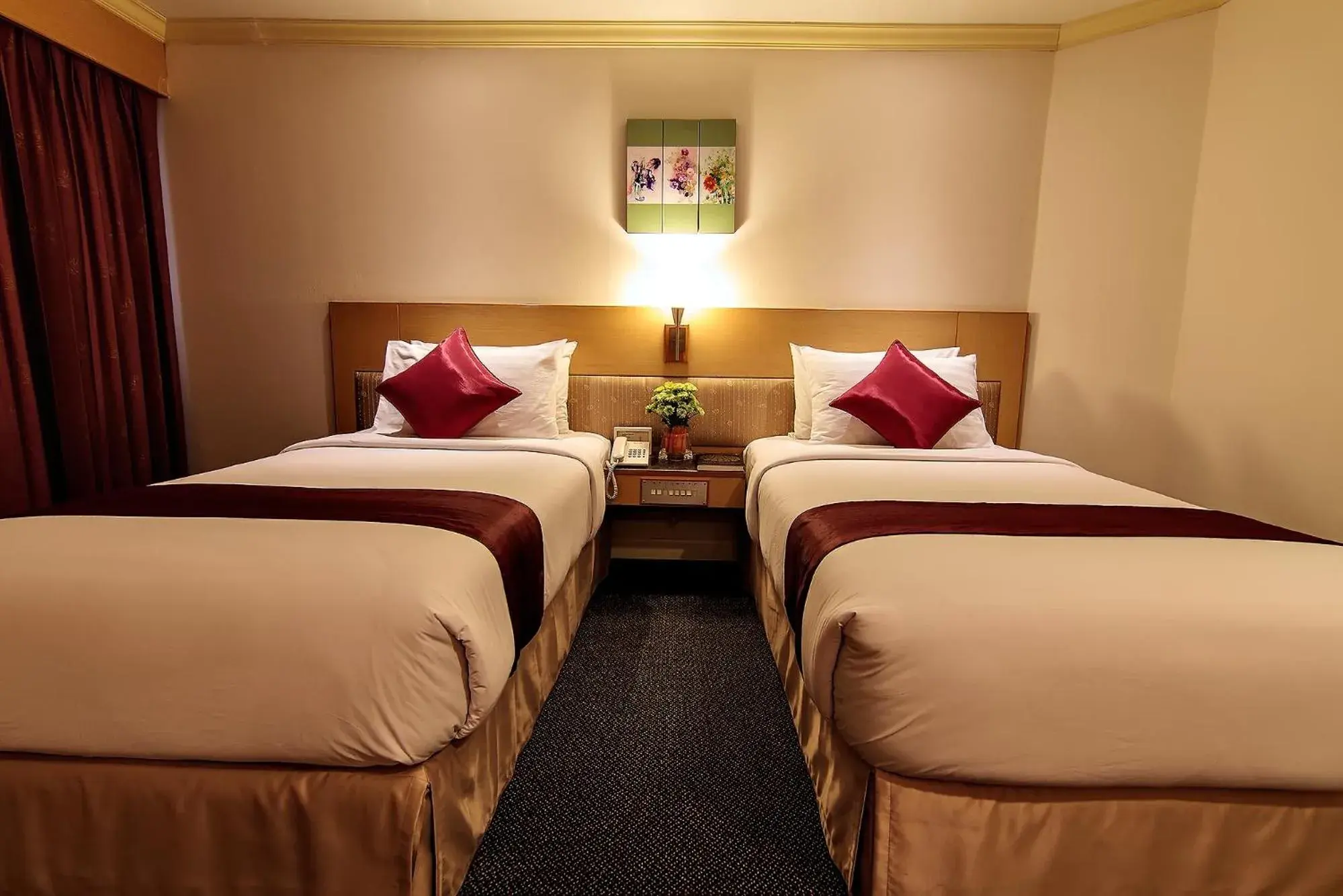 Superior Double or Twin Room in Bossotel Bangkok Superior Double or Twin Room in Bossotel Bangkok