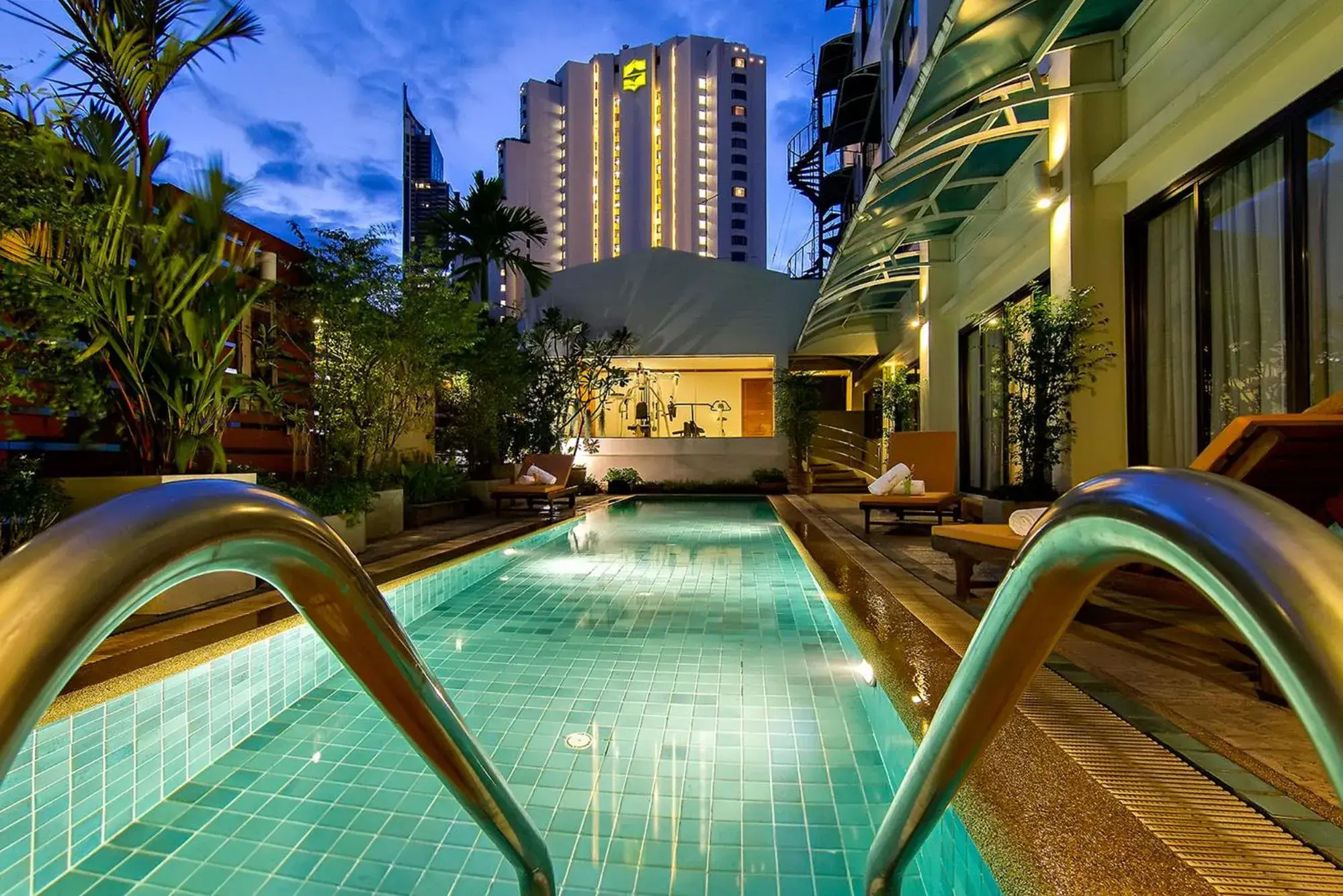 Swimming pool in Bossotel Bangkok Swimming pool in Bossotel Bangkok