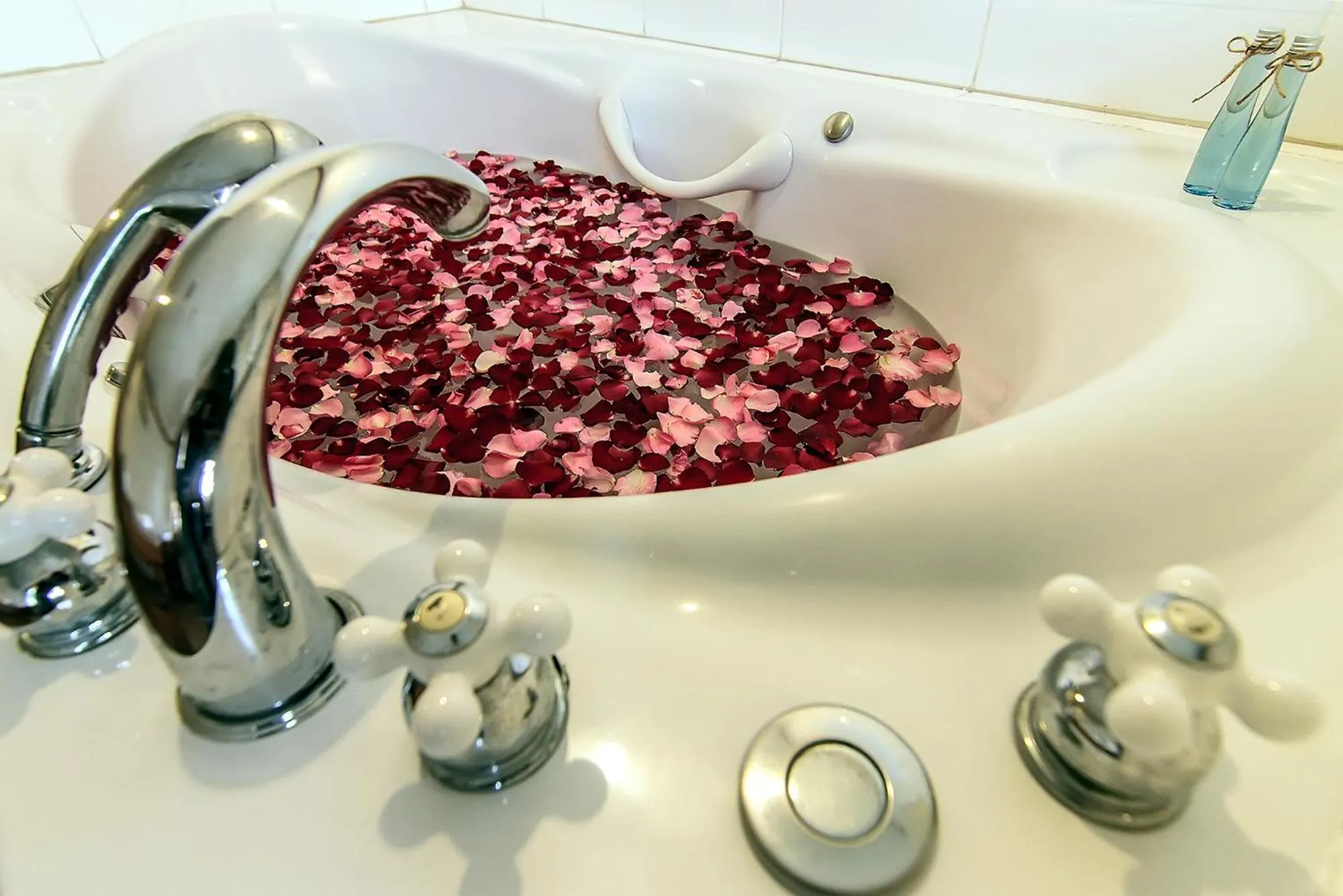 Bathroom in Bossotel Bangkok