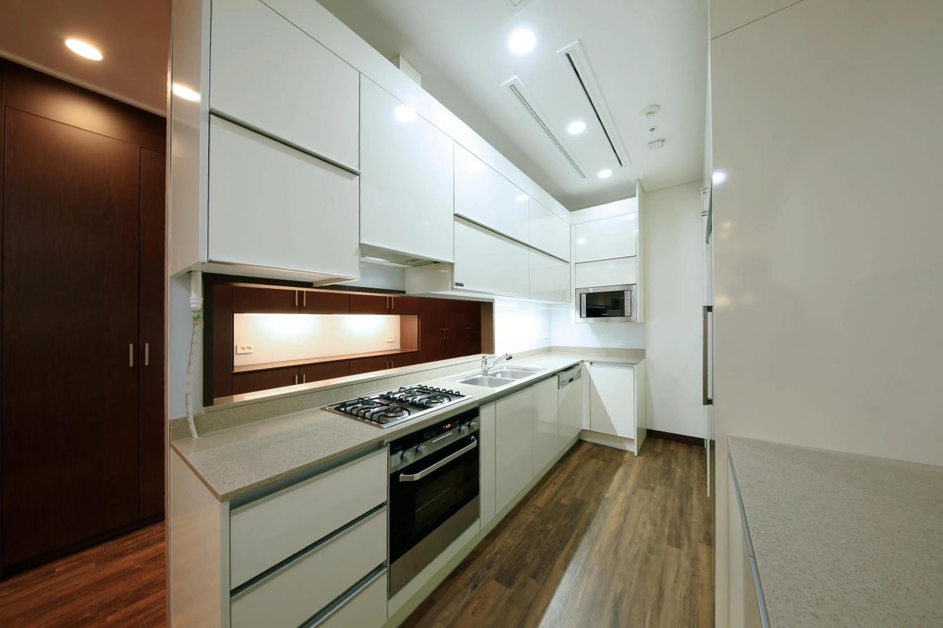 Kitchen or kitchenette in Orakai Insadong Suites