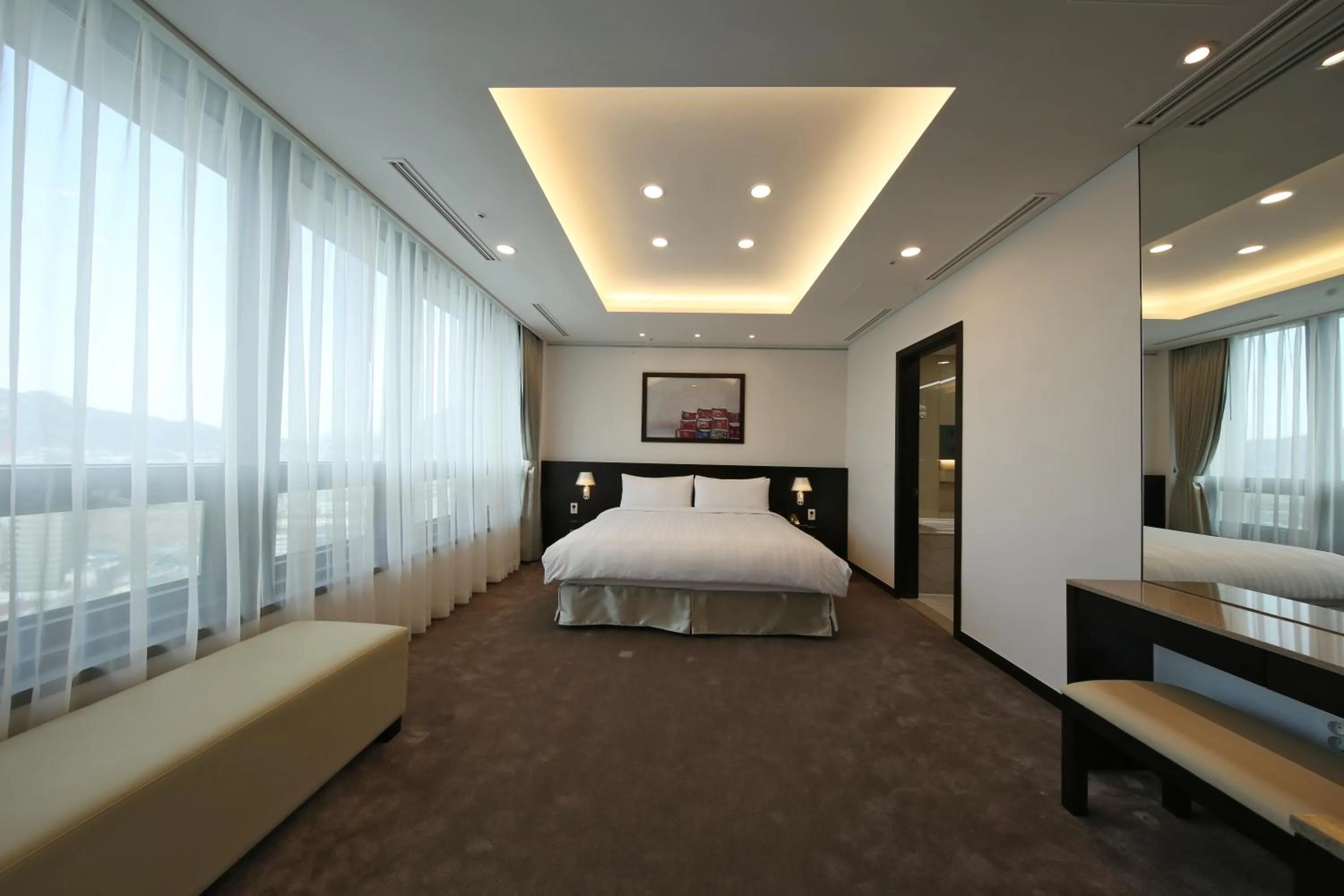 Bed in Orakai Insadong Suites