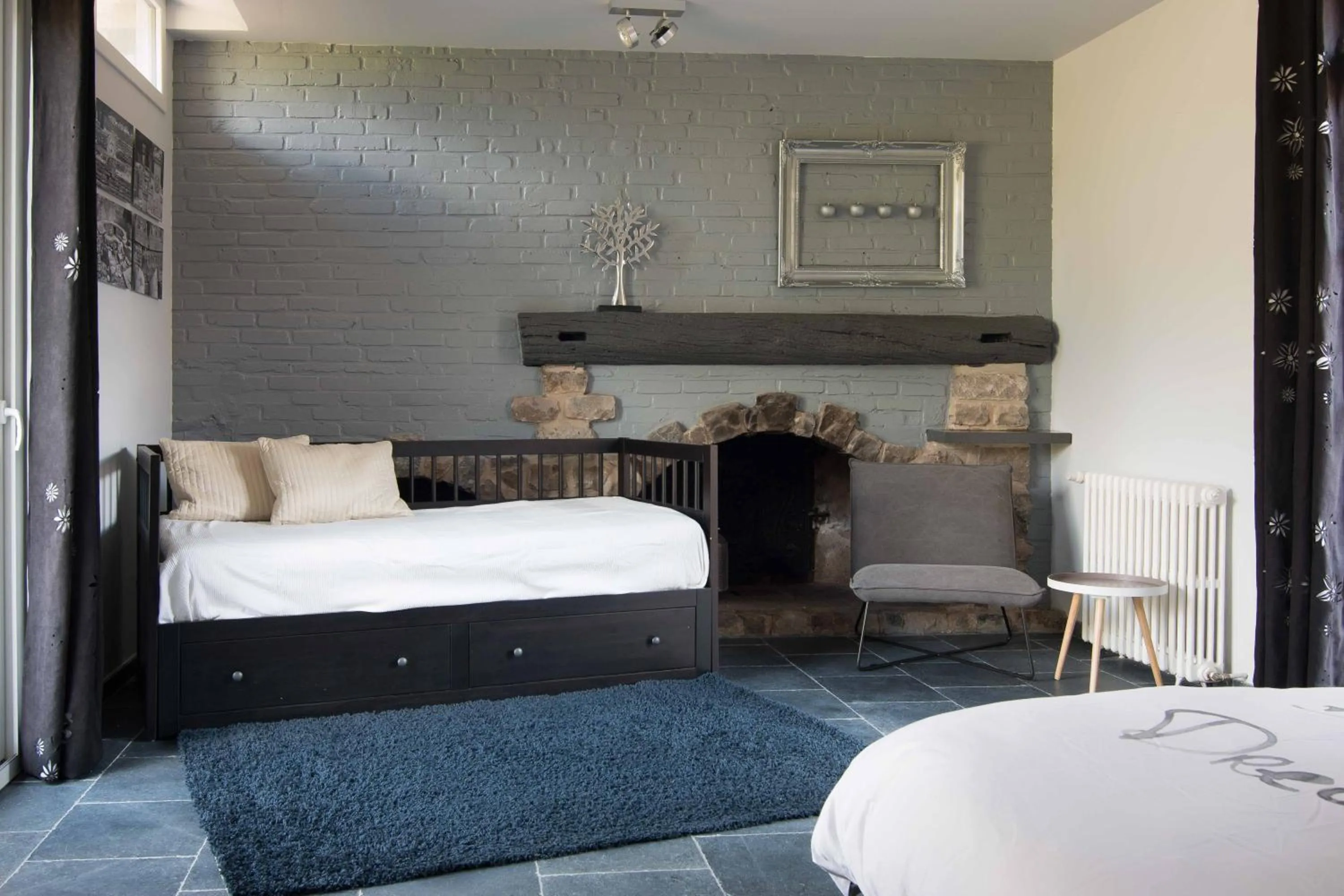 Decorative detail, Bed in La Pomme Pétillante