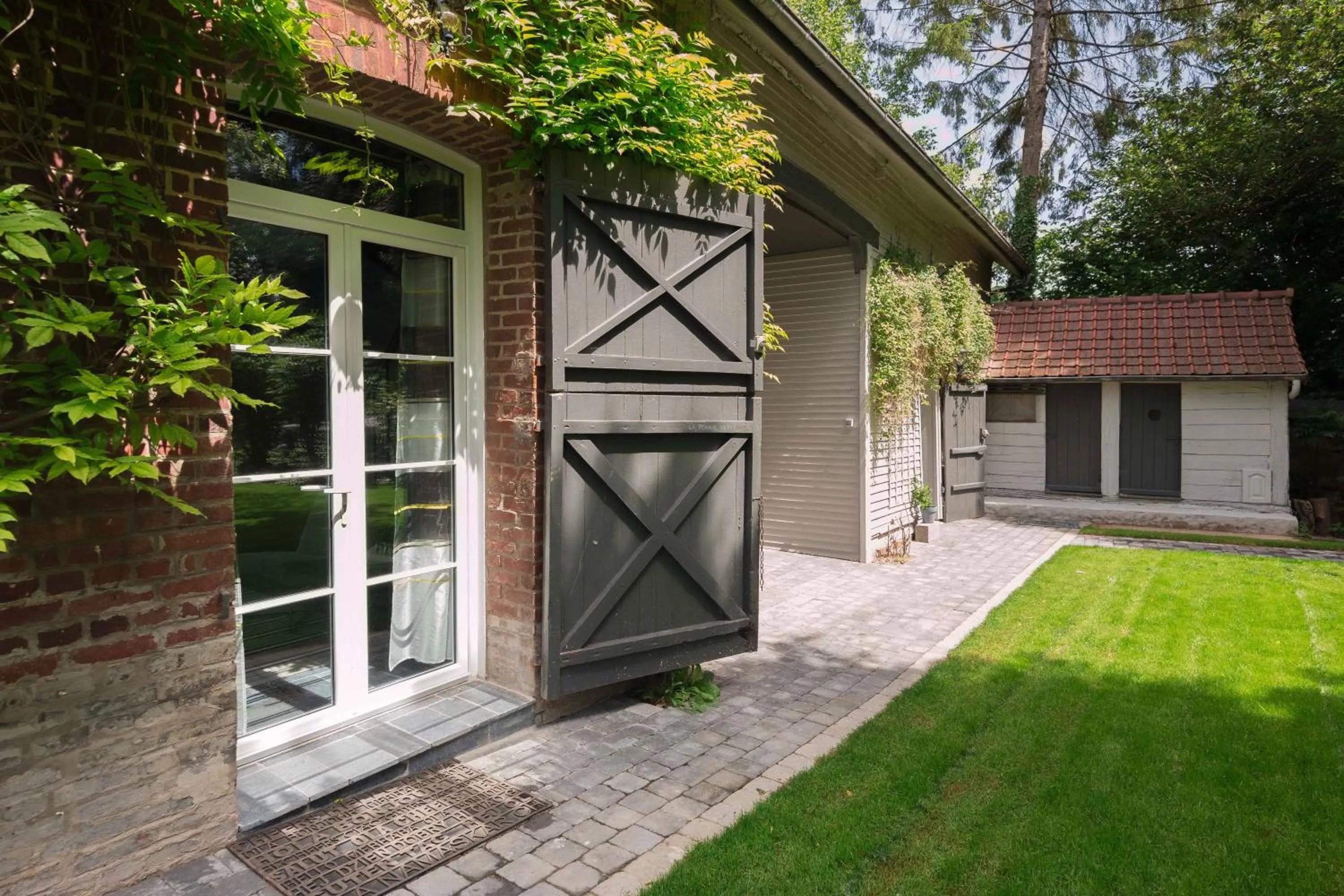 Decorative detail in La Pomme Pétillante