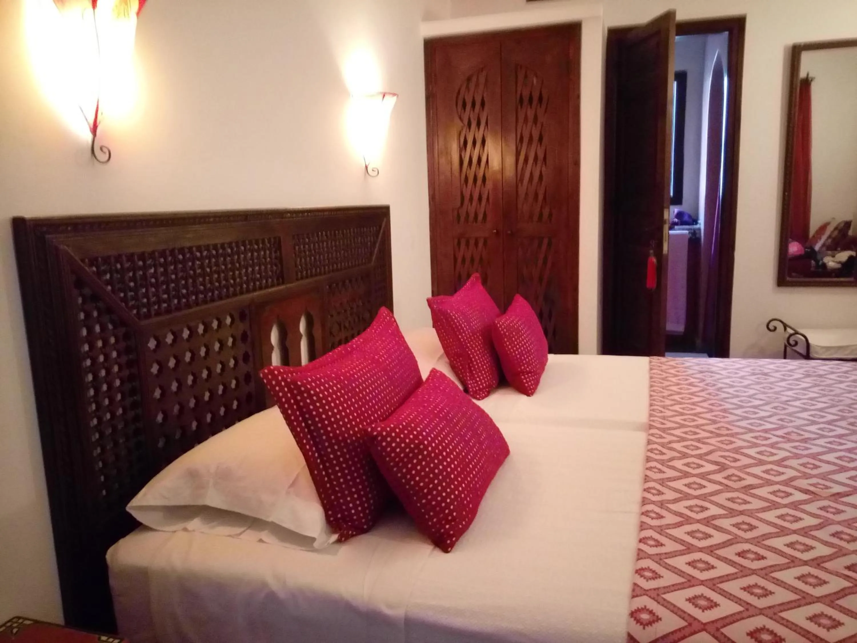 Rose Twin Room in Dar Manara - Medina d'Asilah