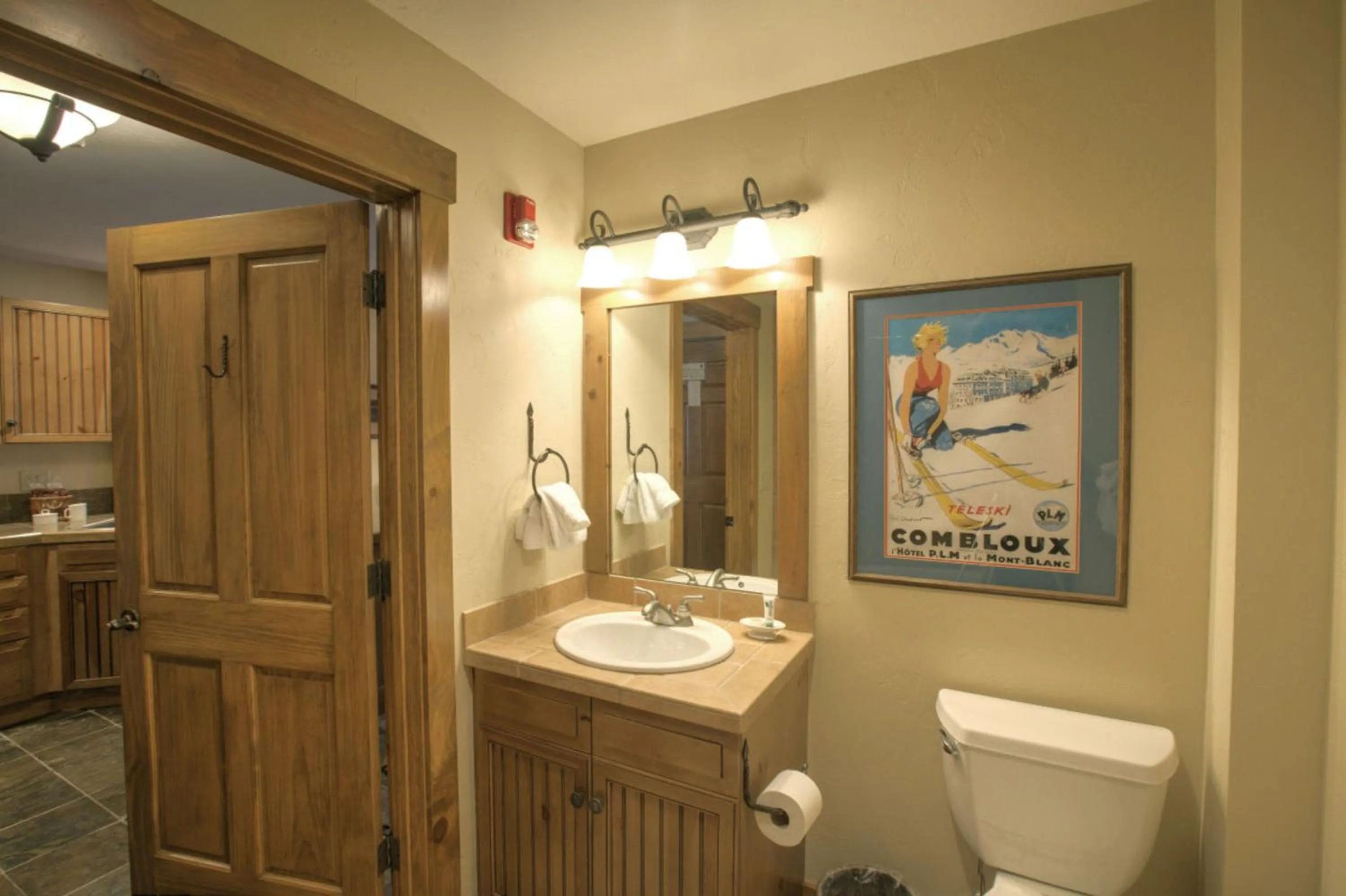 Bathroom in Mountain Thunder Lodge