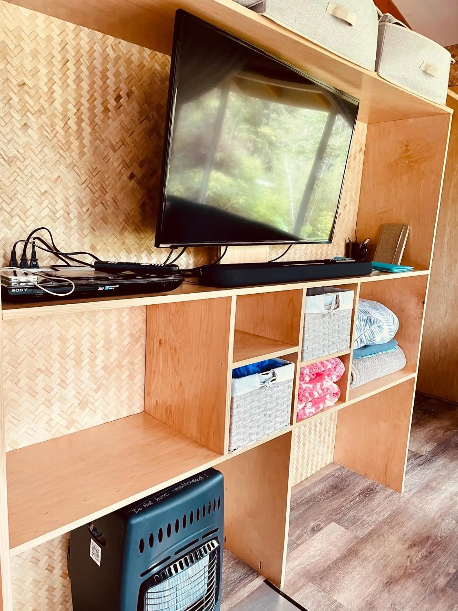 TV and multimedia in Volcano Eco Cabin & Eco Lodge