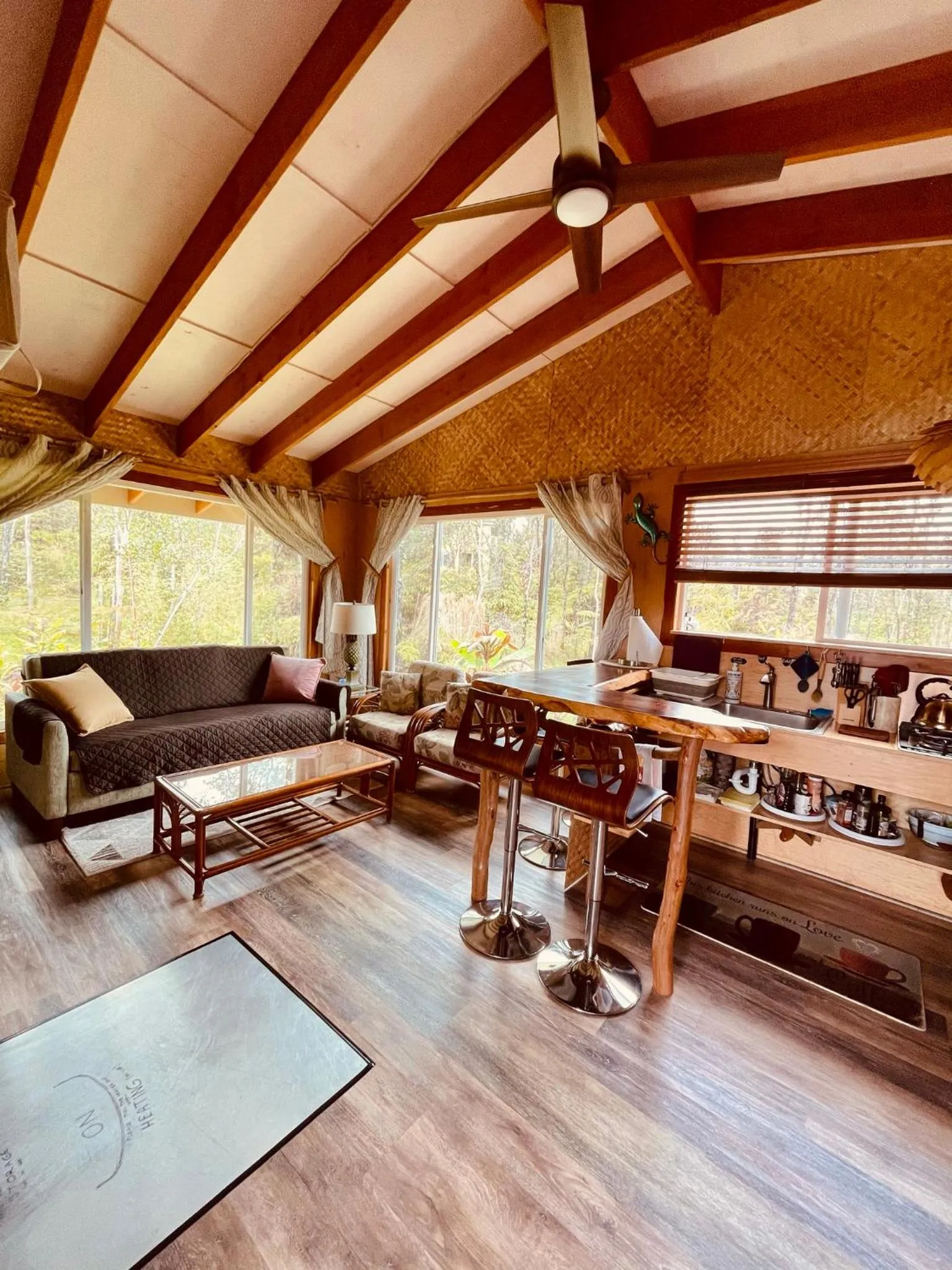 Living room in Volcano Eco Cabin & Eco Lodge