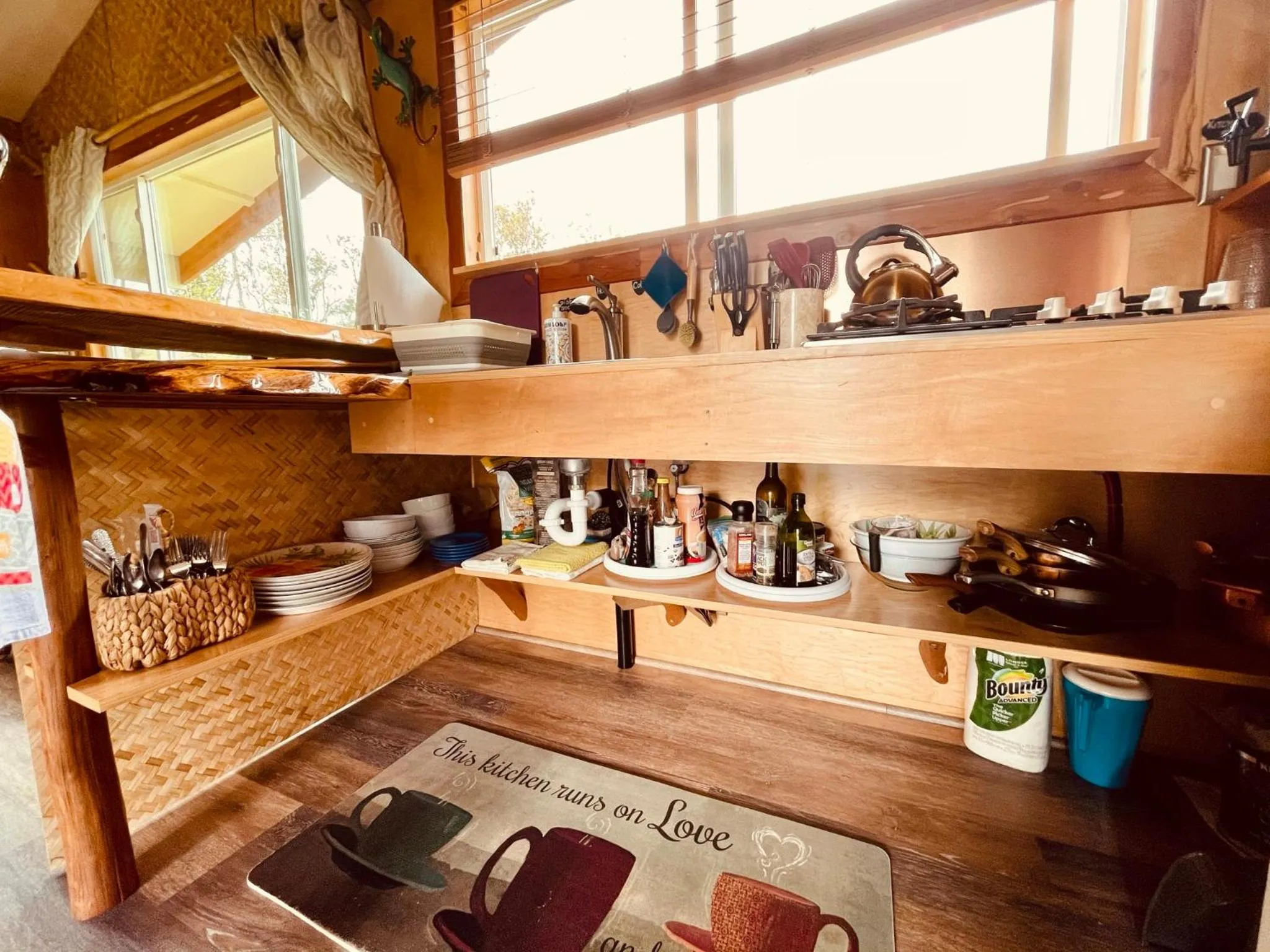 Kitchen or kitchenette in Volcano Eco Cabin & Eco Lodge
