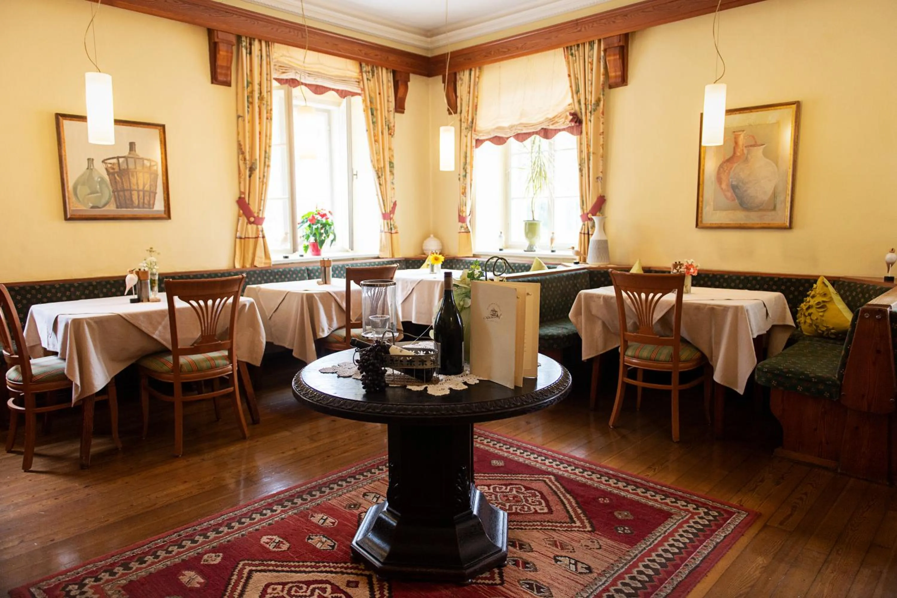 Restaurant/places to eat in Hotel Schloss Lerchenhof