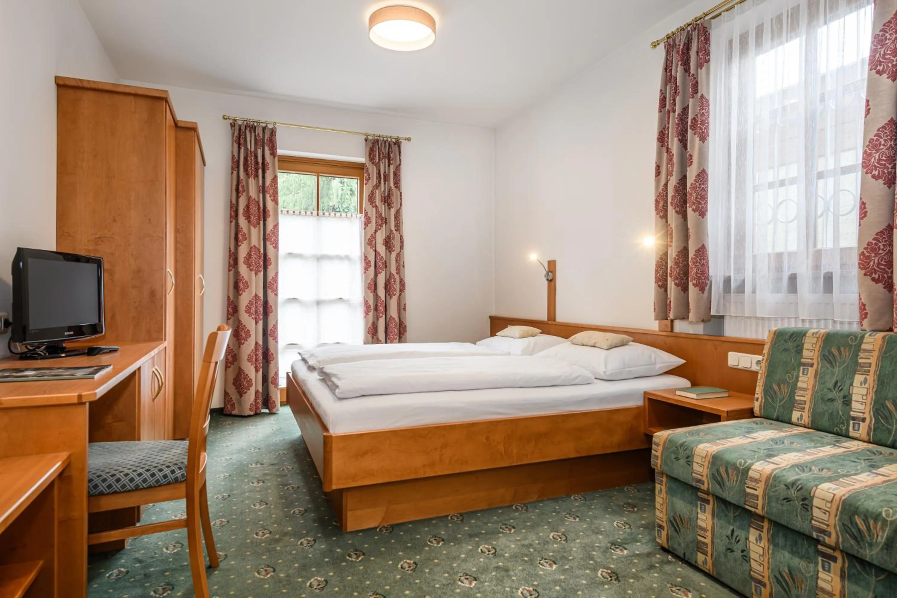Bedroom, Bed in Ferienhaus Birgit - inklusive Eintritt Alpentherme Bad Hofgastein