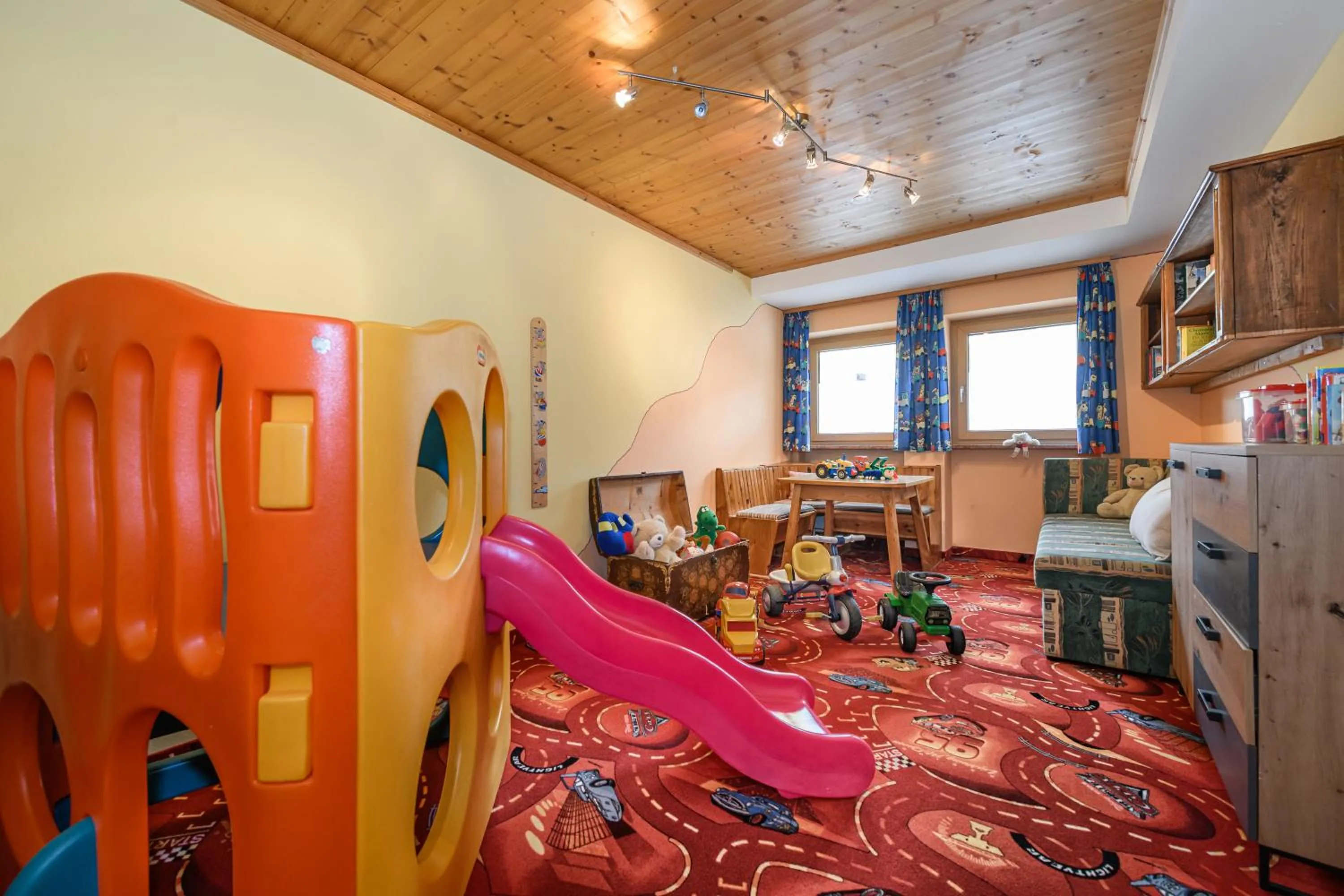 Children play ground in Ferienhaus Birgit - inklusive Eintritt Alpentherme Bad Hofgastein