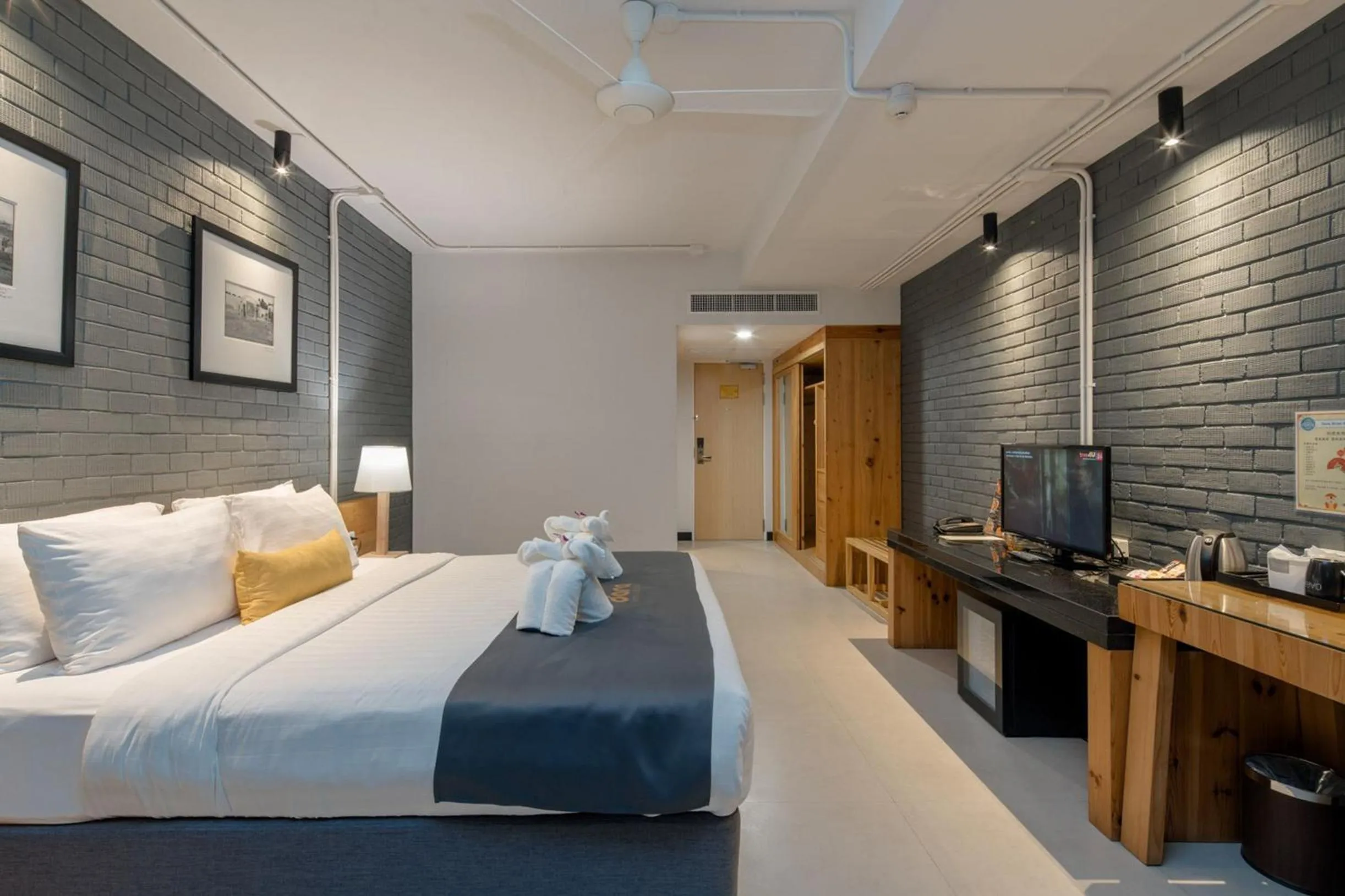 Photo of the whole room, Bed in DARA Hotel - SHA Plus