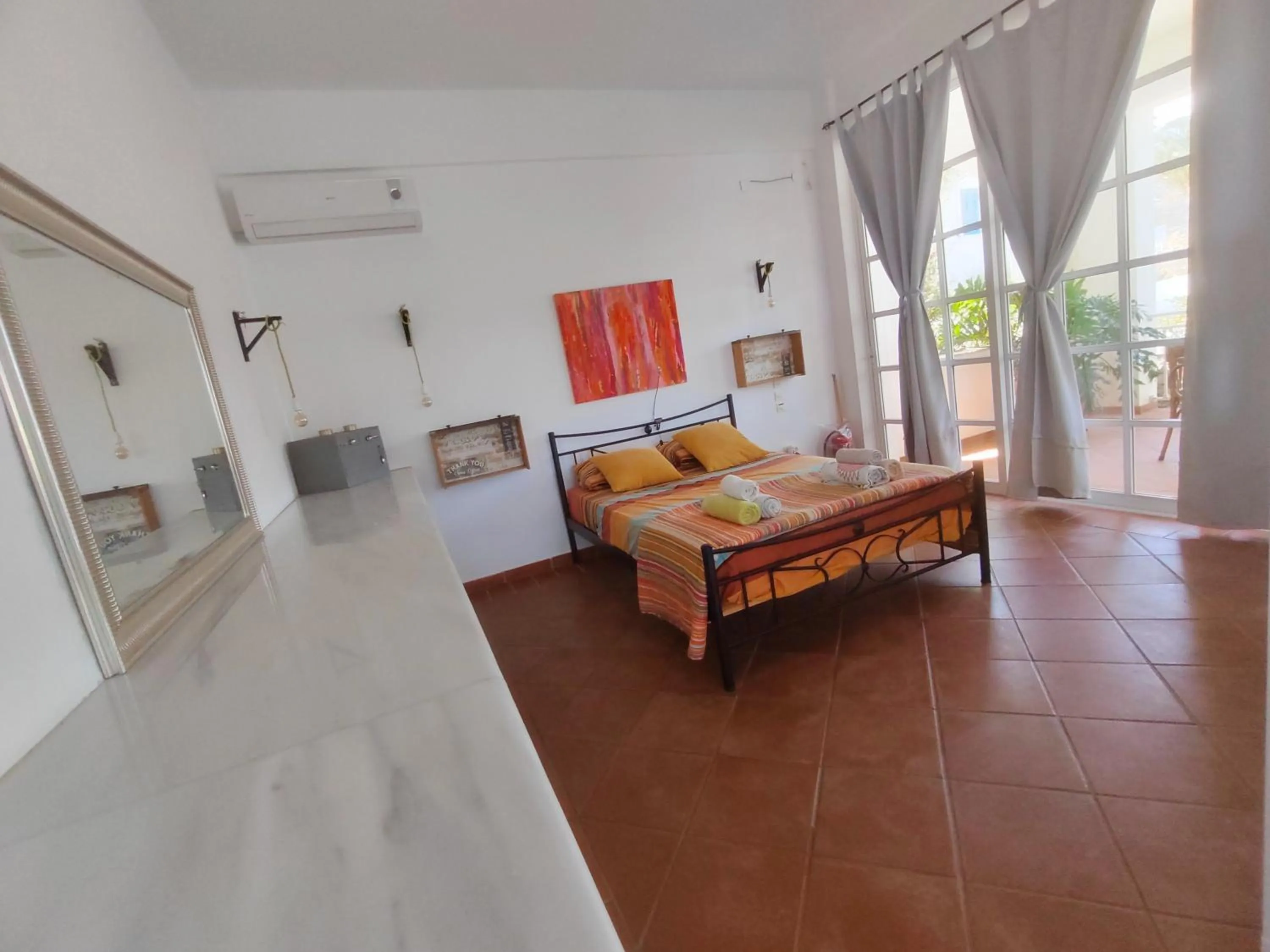 Bedroom, Bed in Oneiro glico