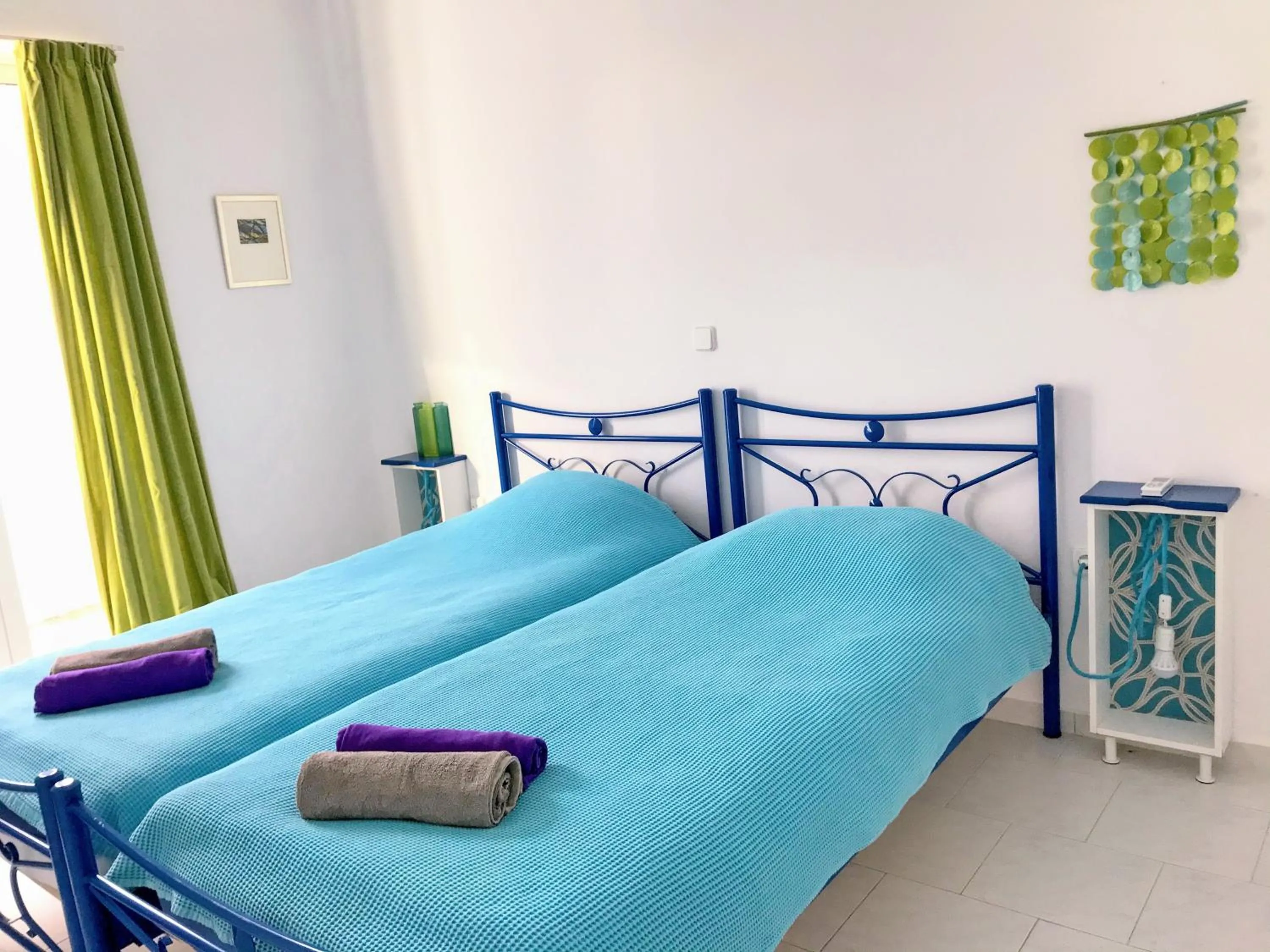 Bedroom, Bed in Oneiro glico