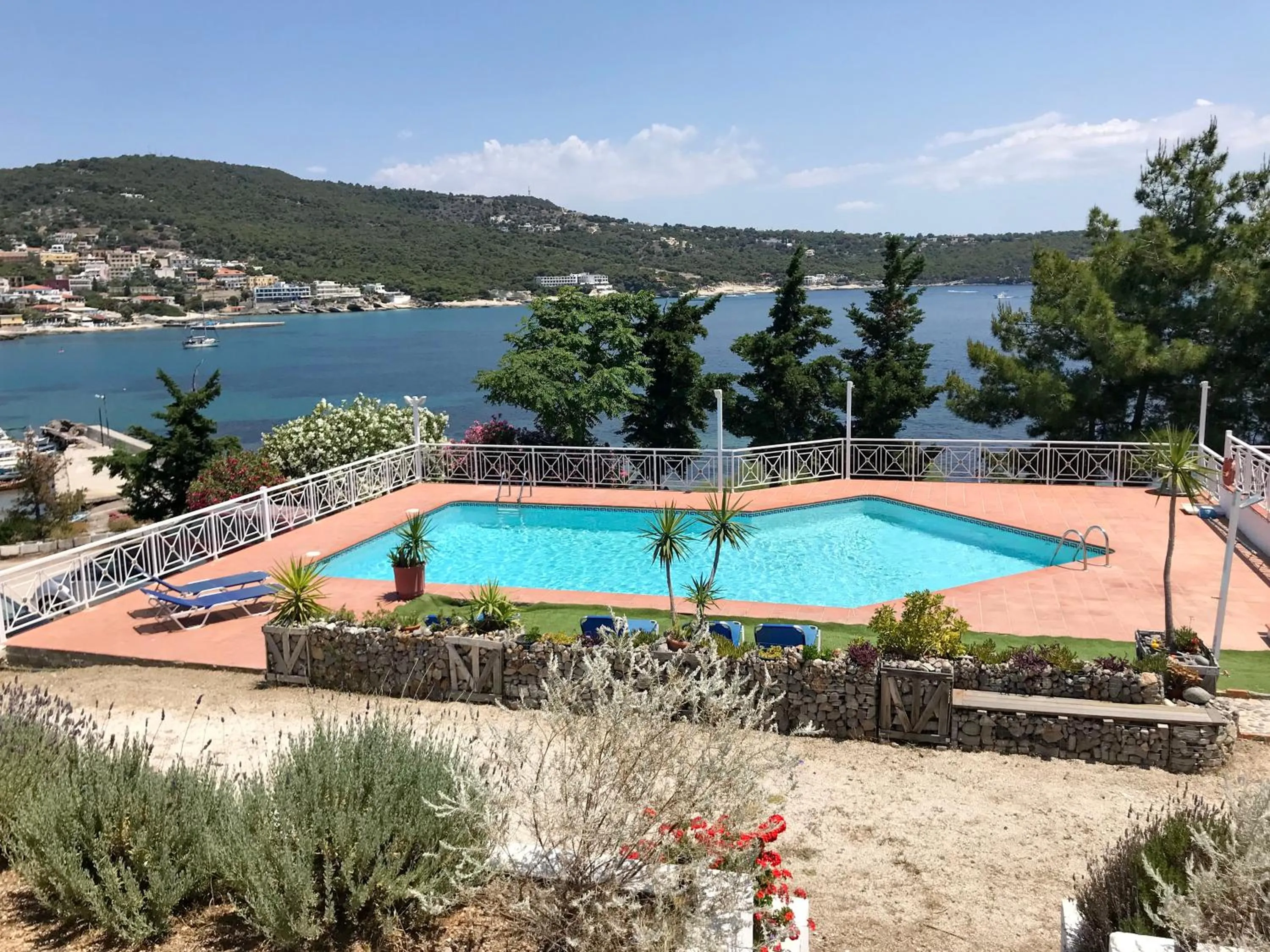 Facade/entrance in Oneiro glico