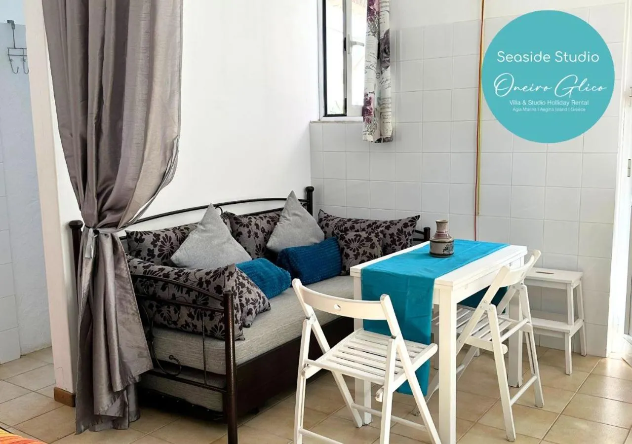 Dining area in Oneiro glico