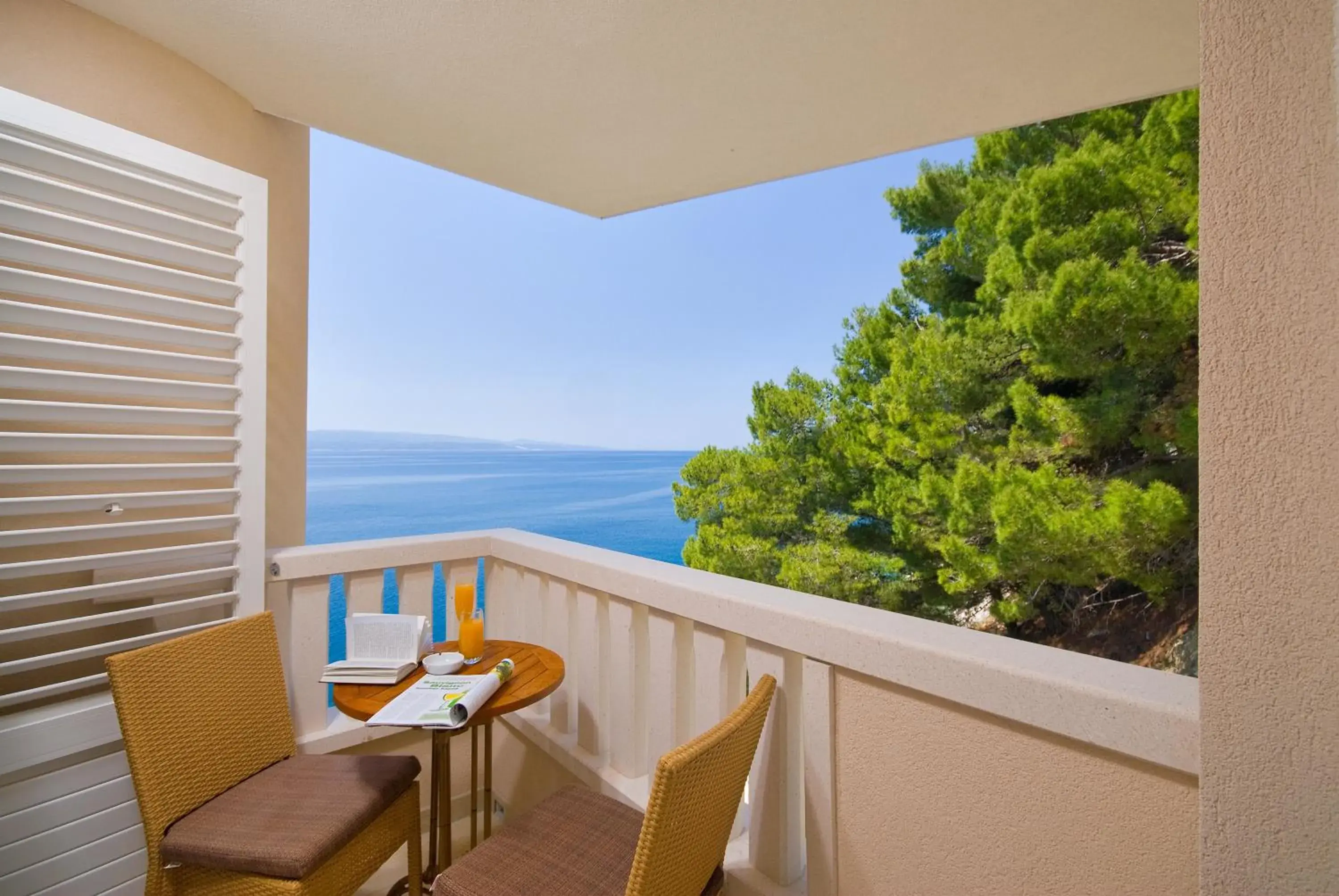 One-Bedroom Apartment with Balcony and Side Sea View in Hotel Sunceva Postelja Brela One-Bedroom Apartment with Balcony and Side Sea View in Hotel Sunceva Postelja Brela