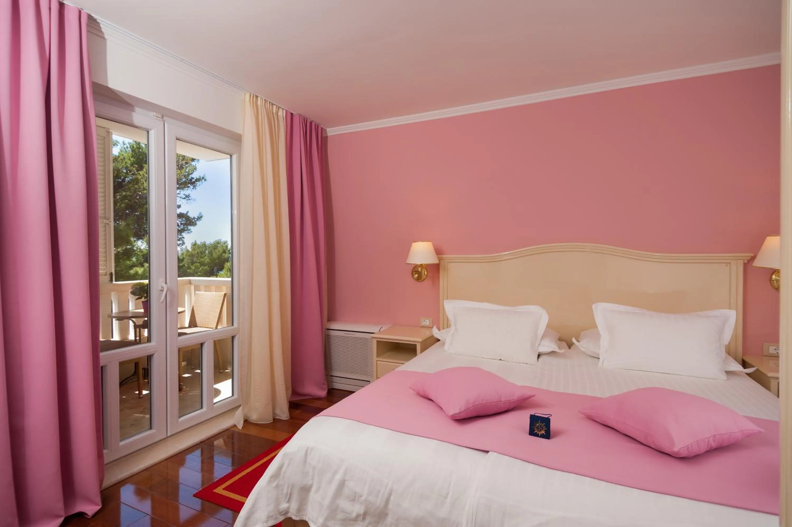 Suite with Side Sea View in Hotel Sunceva Postelja Brela