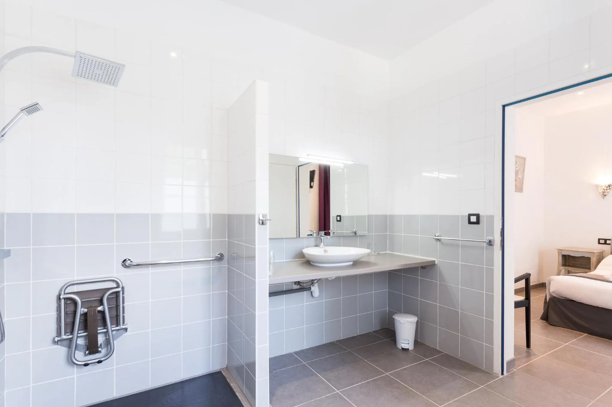 Bathroom, Bed in Logis Hôtel Emeraude des Bois