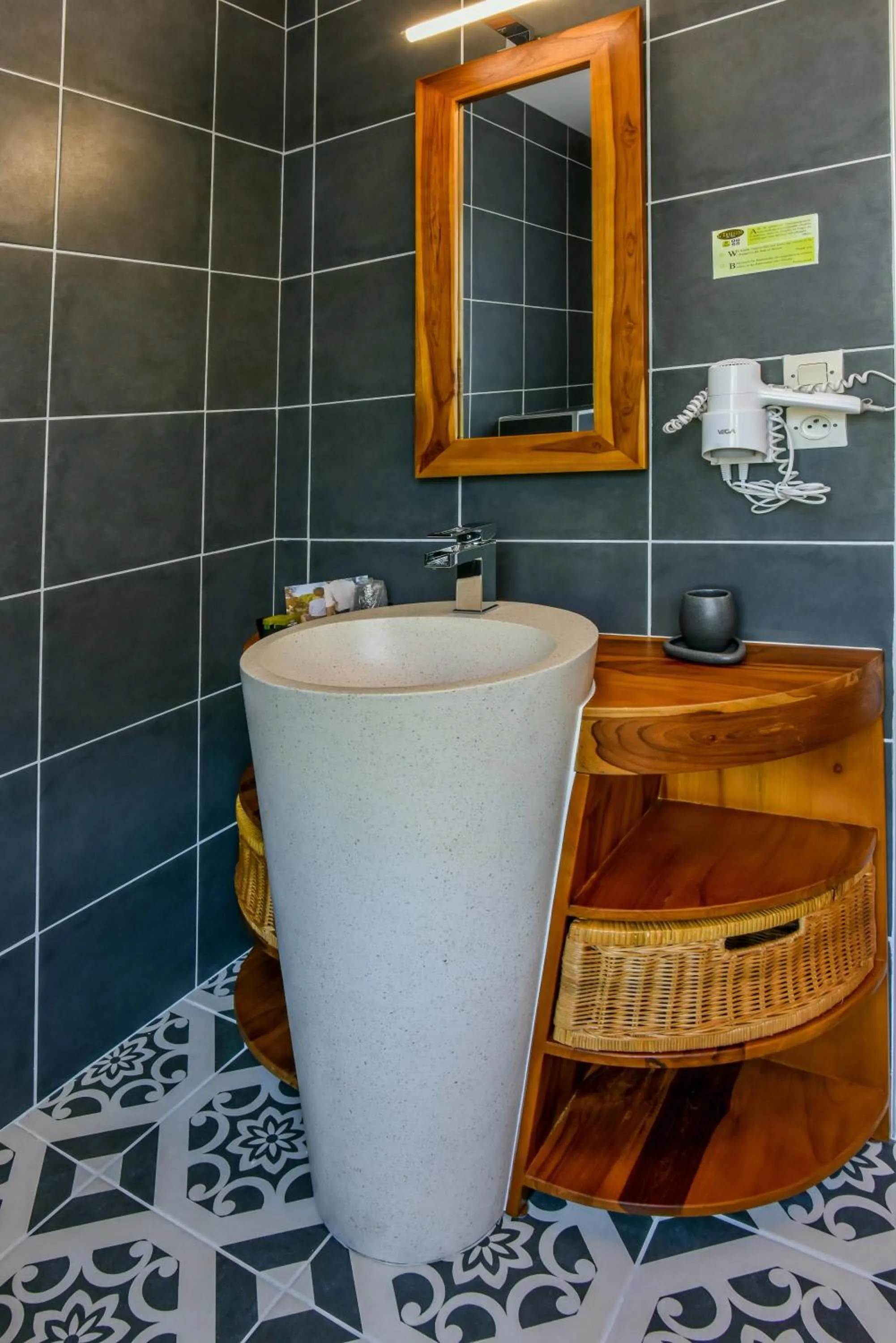 Bathroom in Logis Hôtel Emeraude des Bois