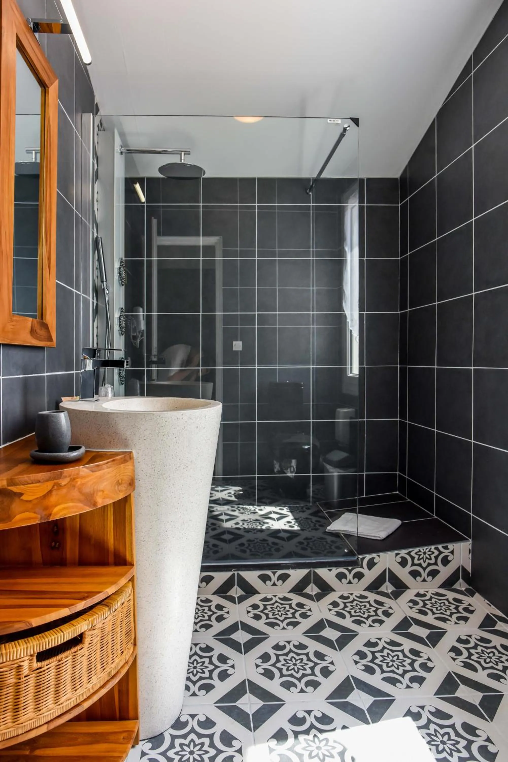 Bathroom in Logis Hôtel Emeraude des Bois