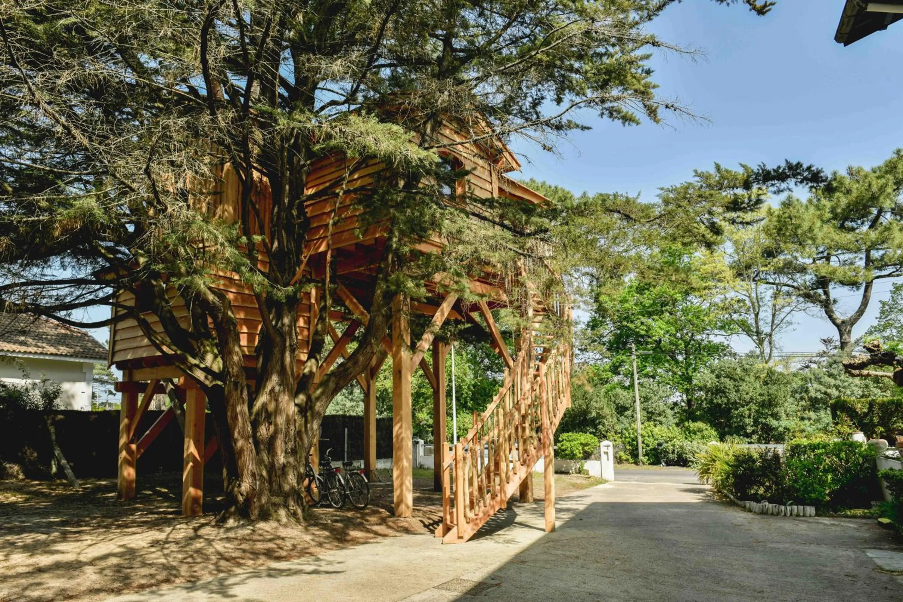 Photo of the whole room in Logis Hôtel Emeraude des Bois